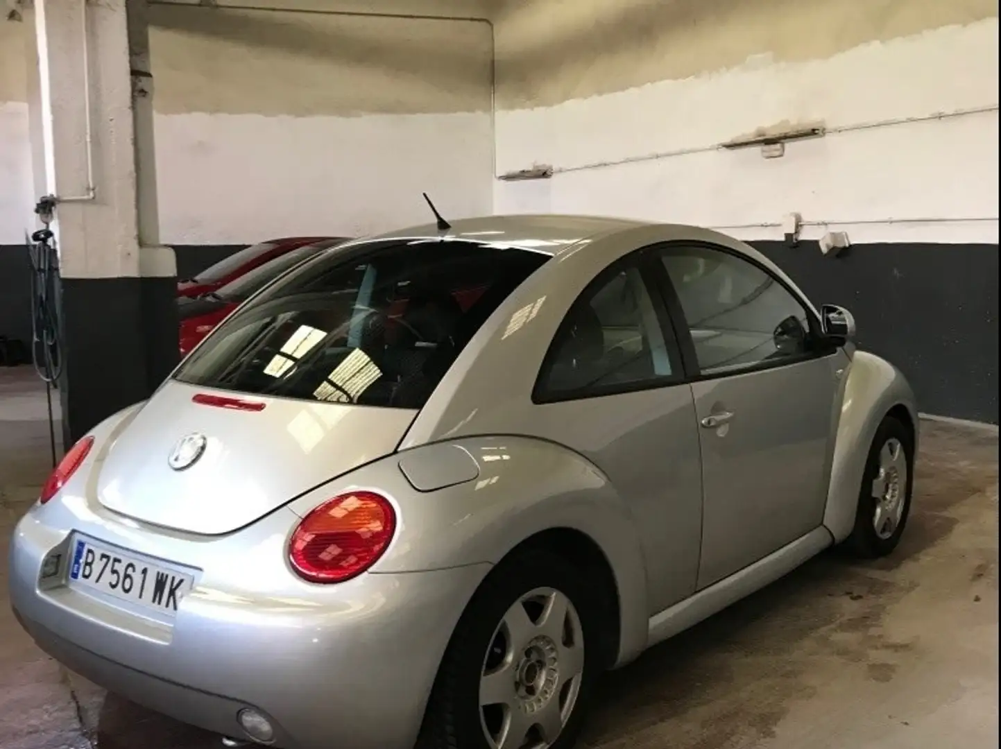 Volkswagen Beetle 2.0 Plateado - 2