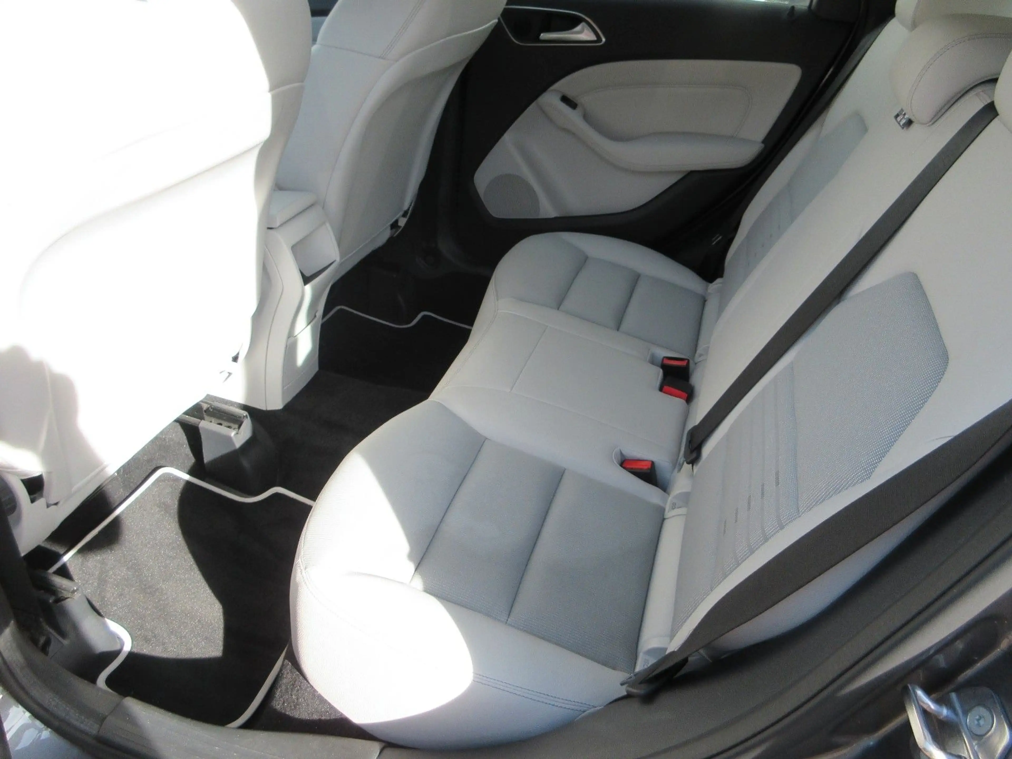 Mercedes-Benz B 200 Urban Style Edition — photo 14
