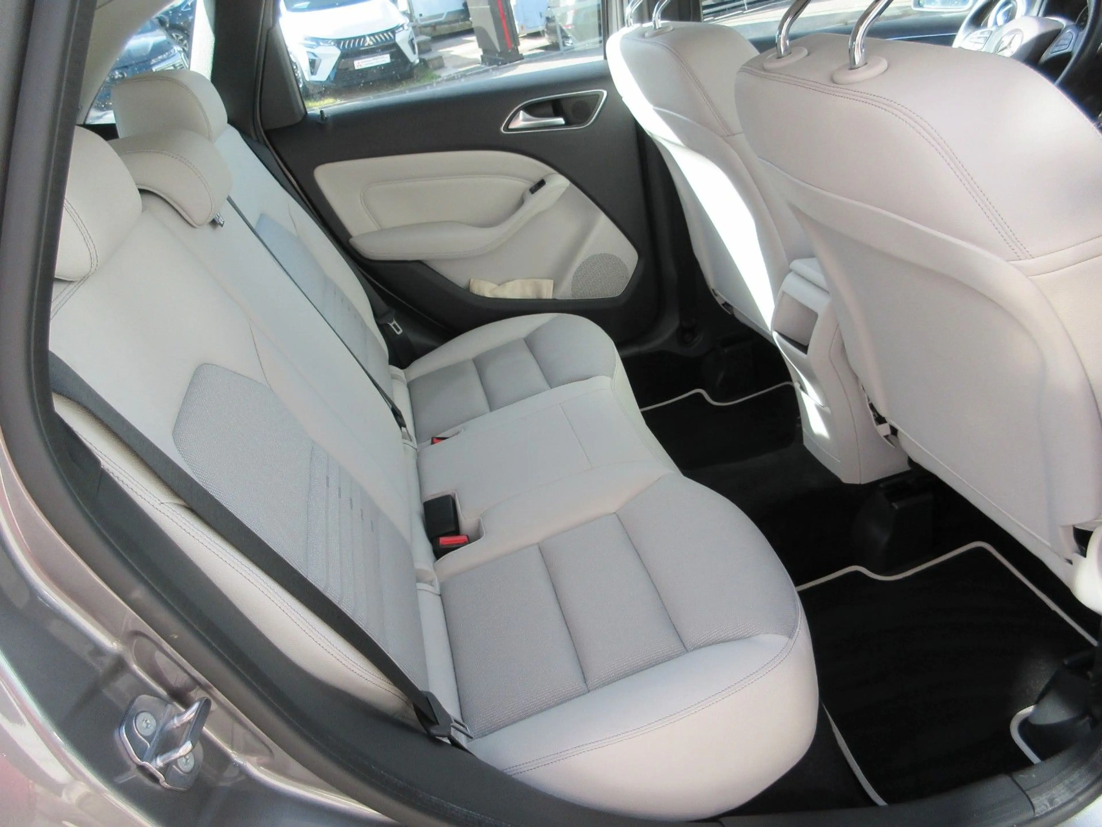 Mercedes-Benz B 200 Urban Style Edition — photo 15