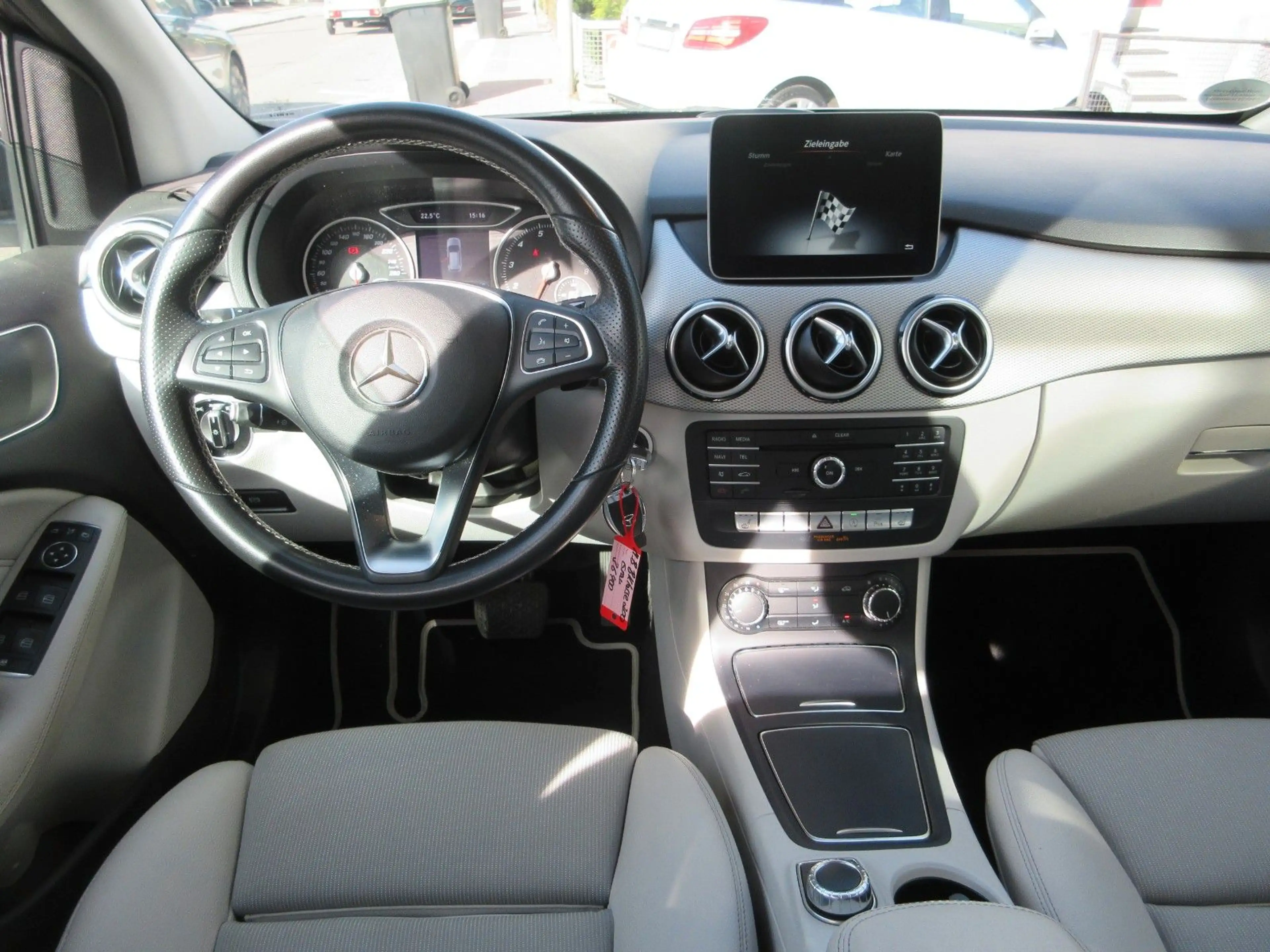 Mercedes-Benz B 200 Urban Style Edition — photo 8