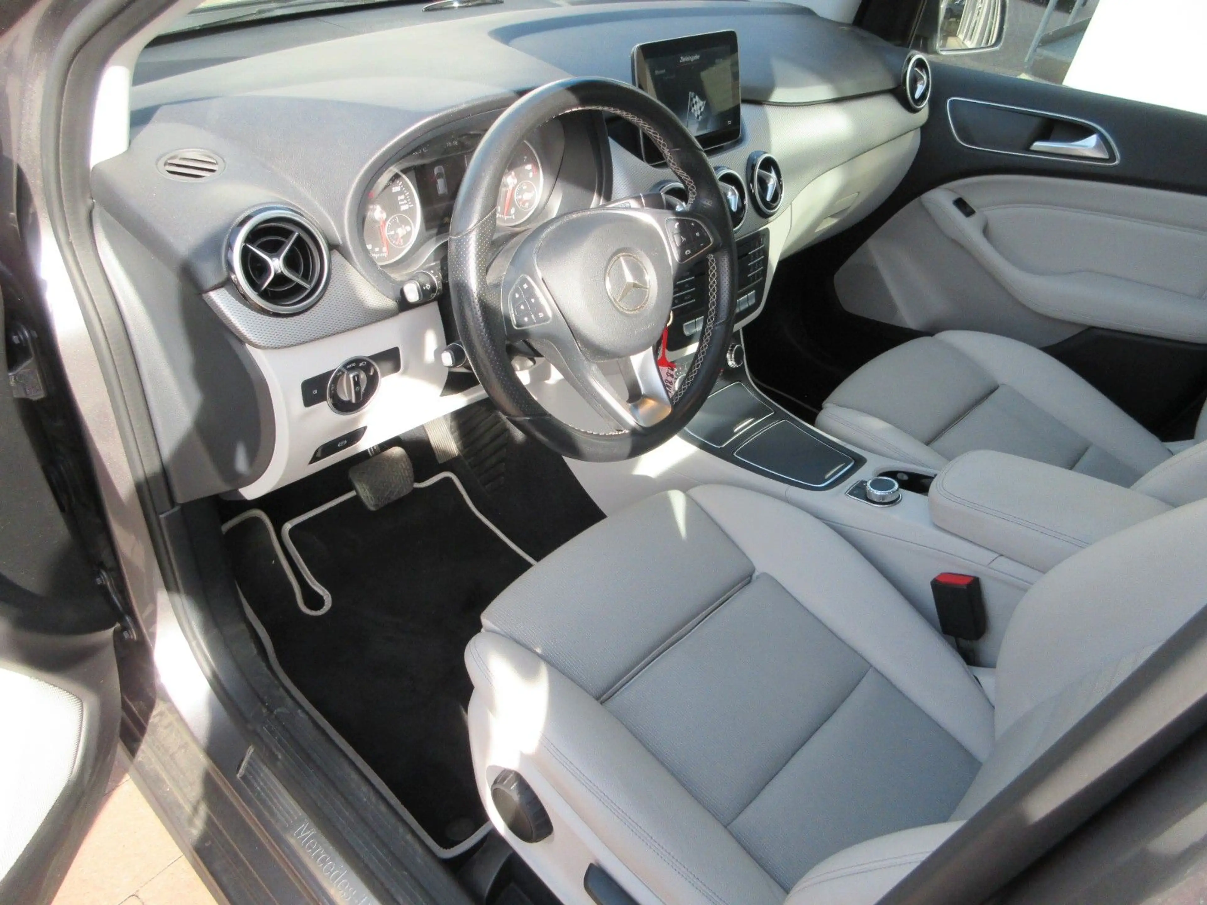 Mercedes-Benz B 200 Urban Style Edition — photo 7