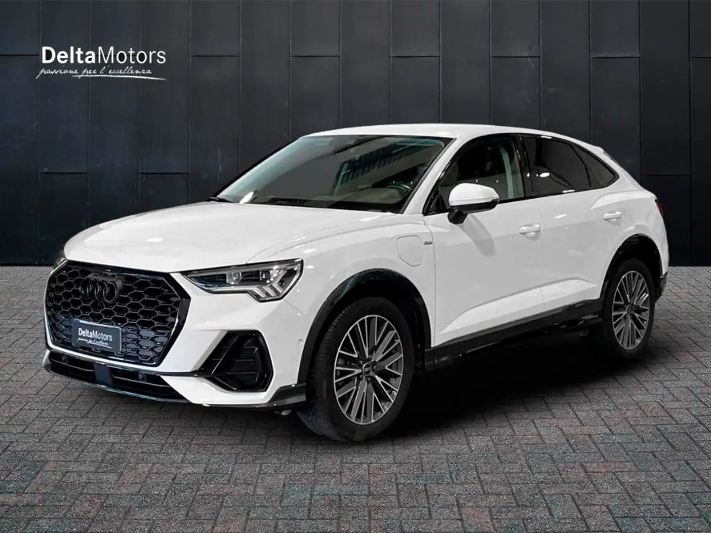 Audi Q3 2ª serie - Q3 SPB 45 TFSI e S tronic S line editio Bianco - 1