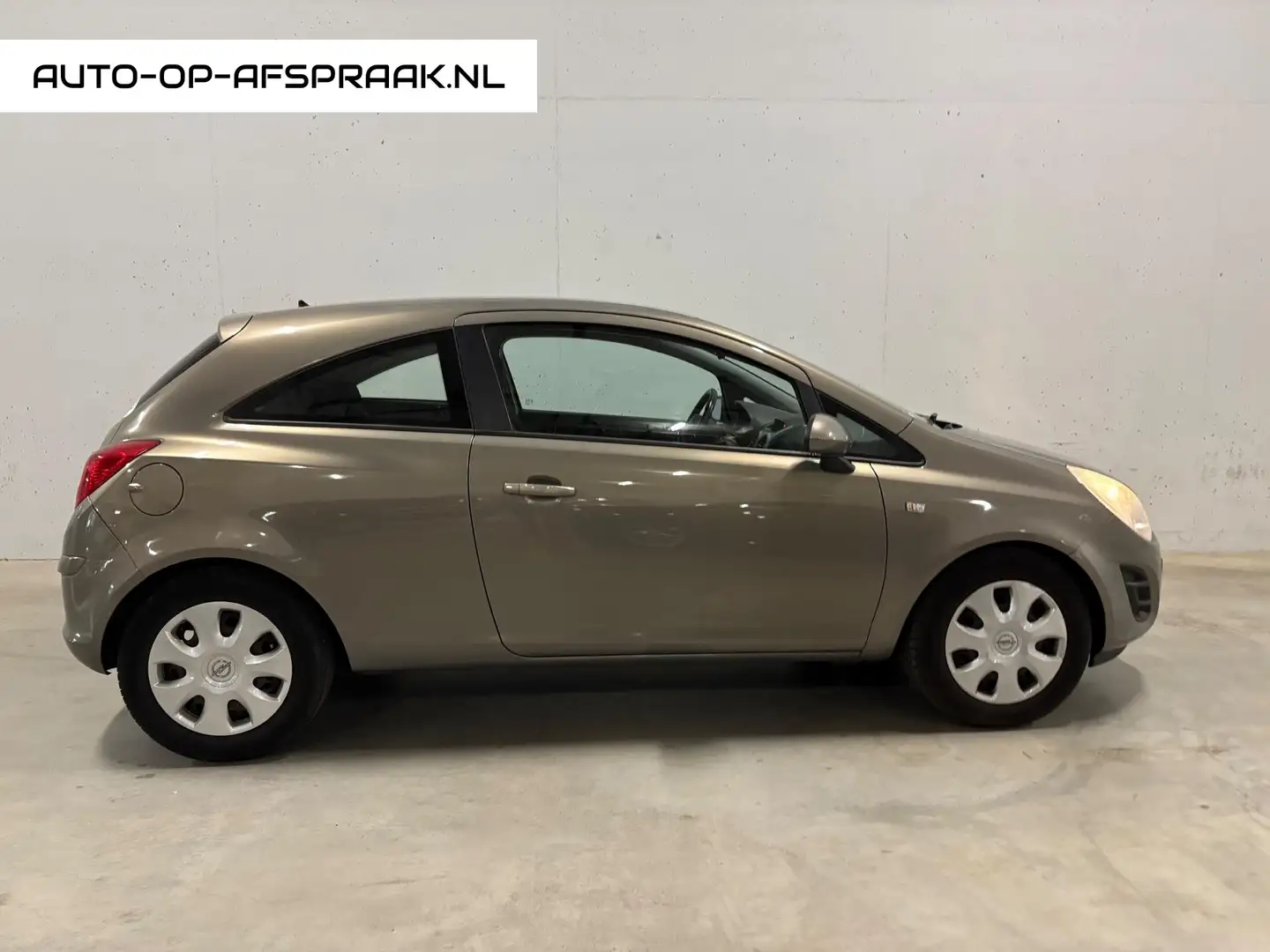Opel Corsa 1.2 EcoFlex Edition LPG Airco APK NAP Trekhaak Marrone - 1