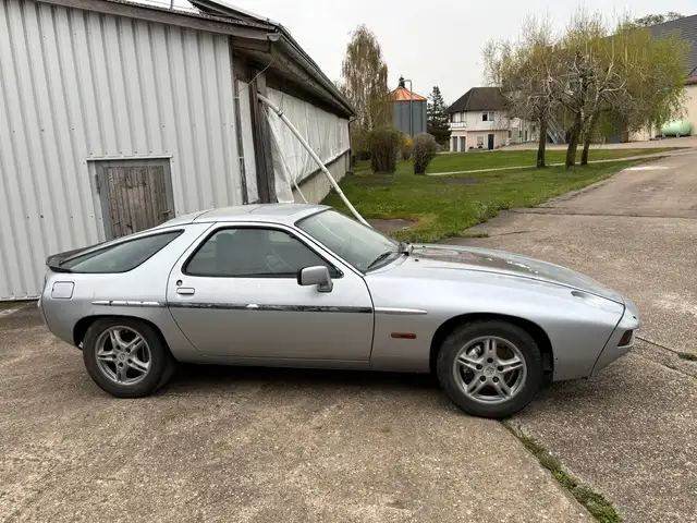 Porsche 928 leichter Brandschaden