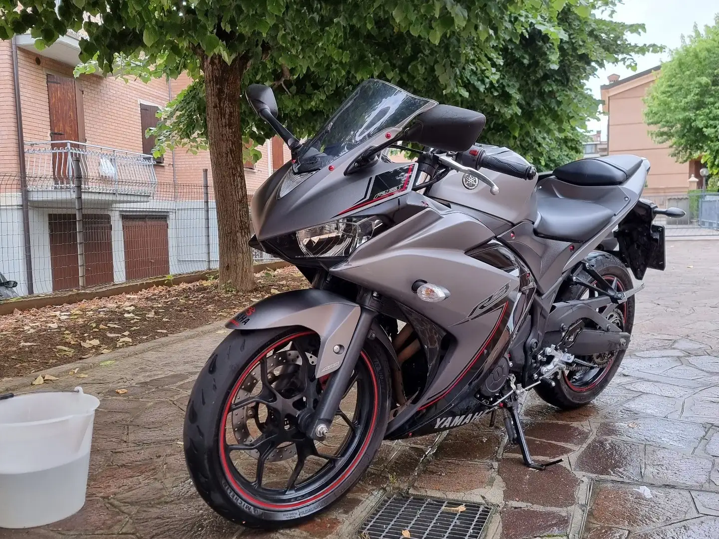 Yamaha YZF-R3 Grijs - 1