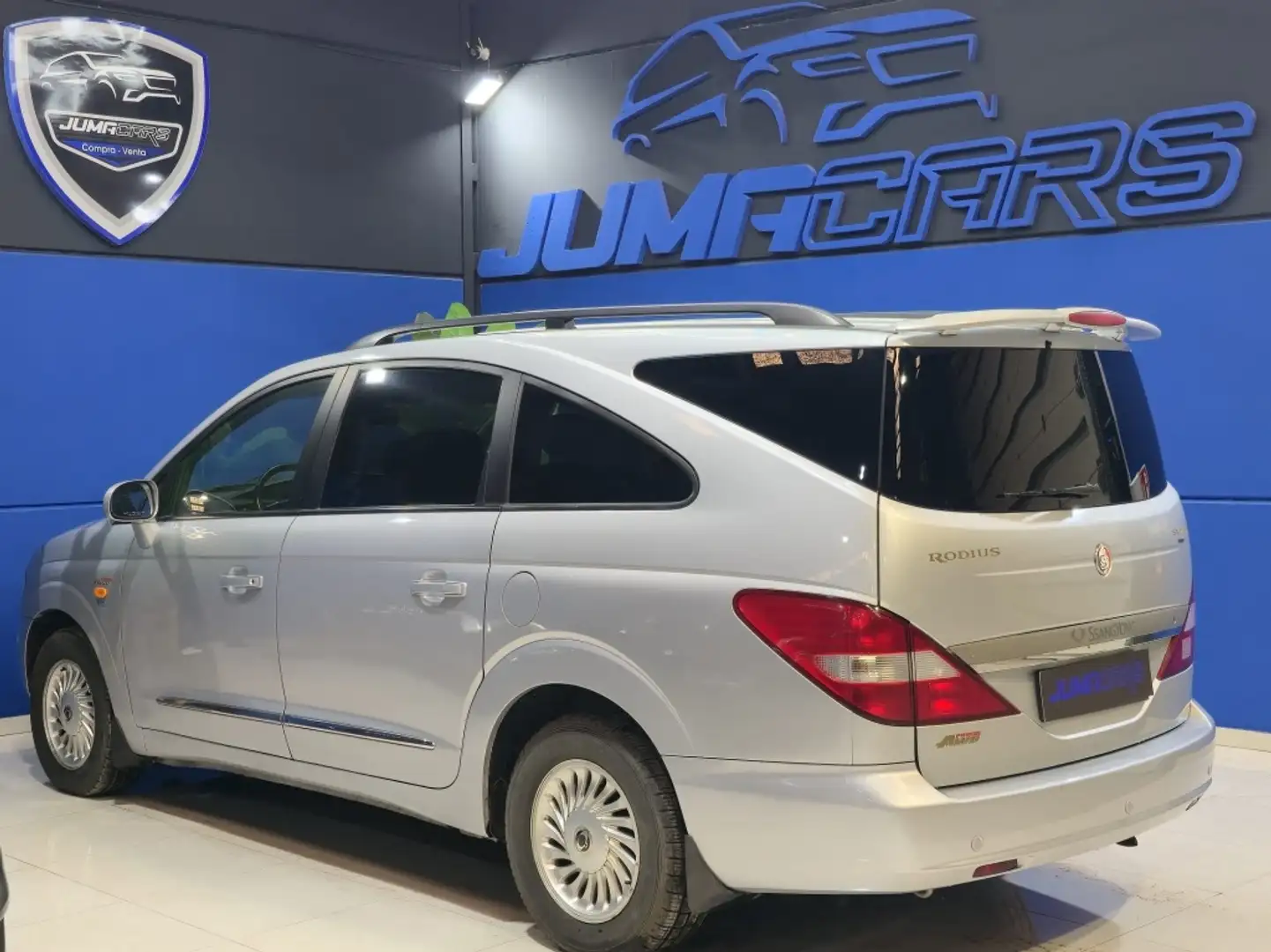 SsangYong Rodius 270 Xdi Limited AWD Aut. 165 Grau - 2