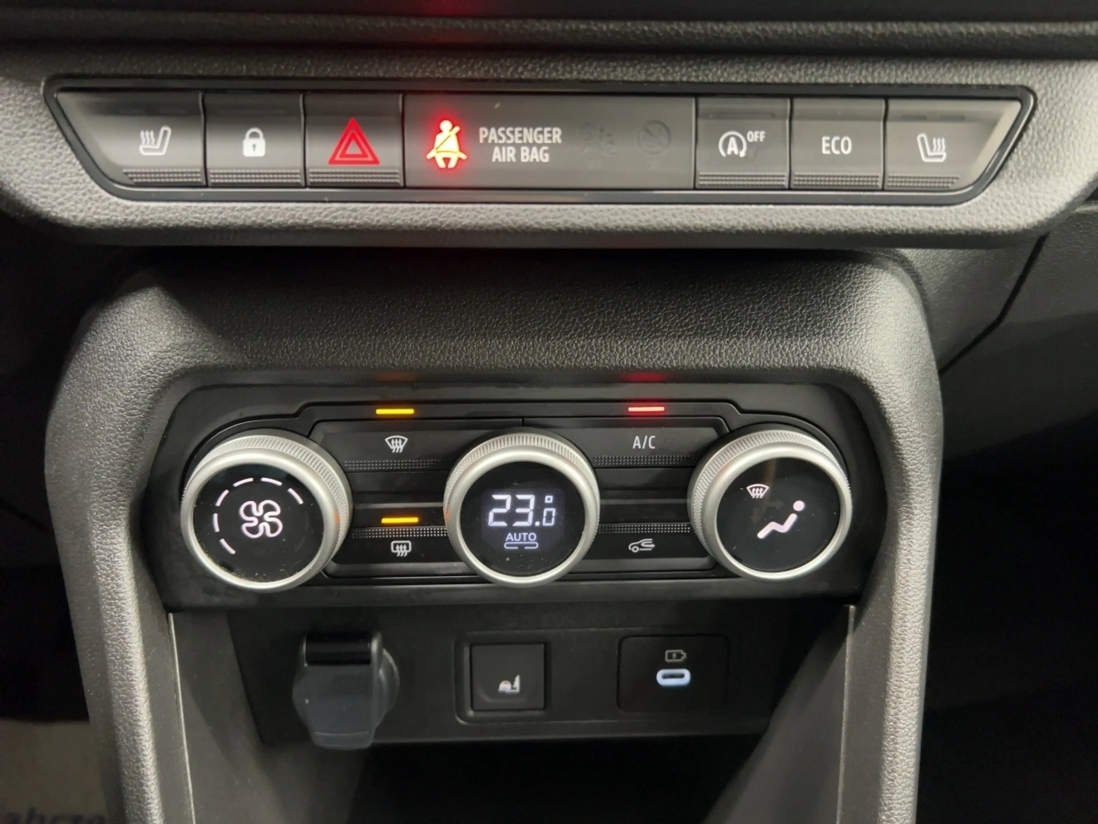 Dacia Jogger Extreme TCe 110 SHZ — photo 15
