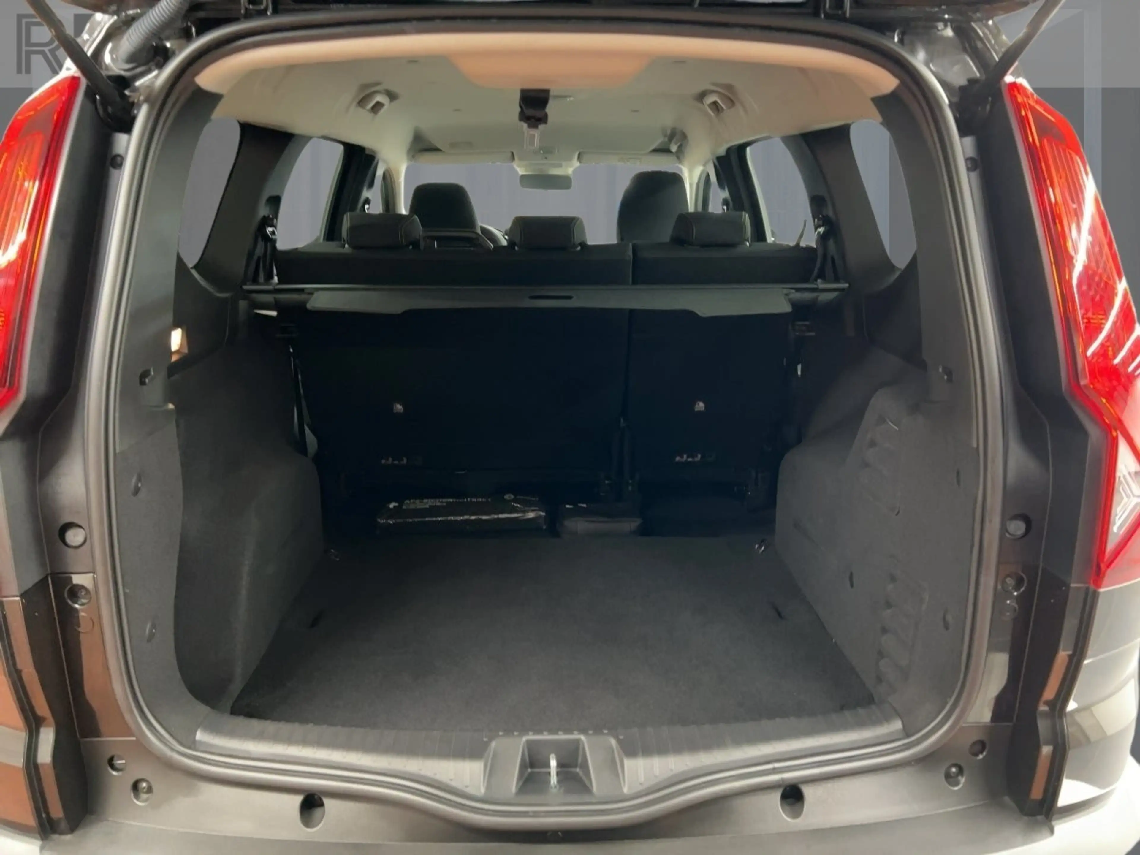 Dacia Jogger Extreme TCe 110 SHZ — photo 21