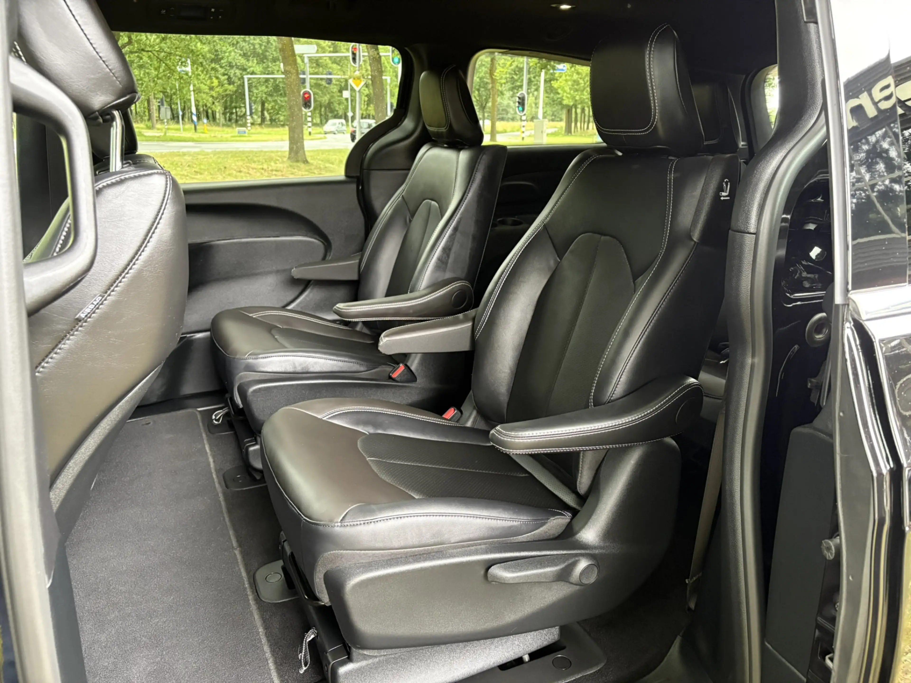 Chrysler Grand Voyager 3.6 V6 Hybrid ACC/360/Carplay — photo 11