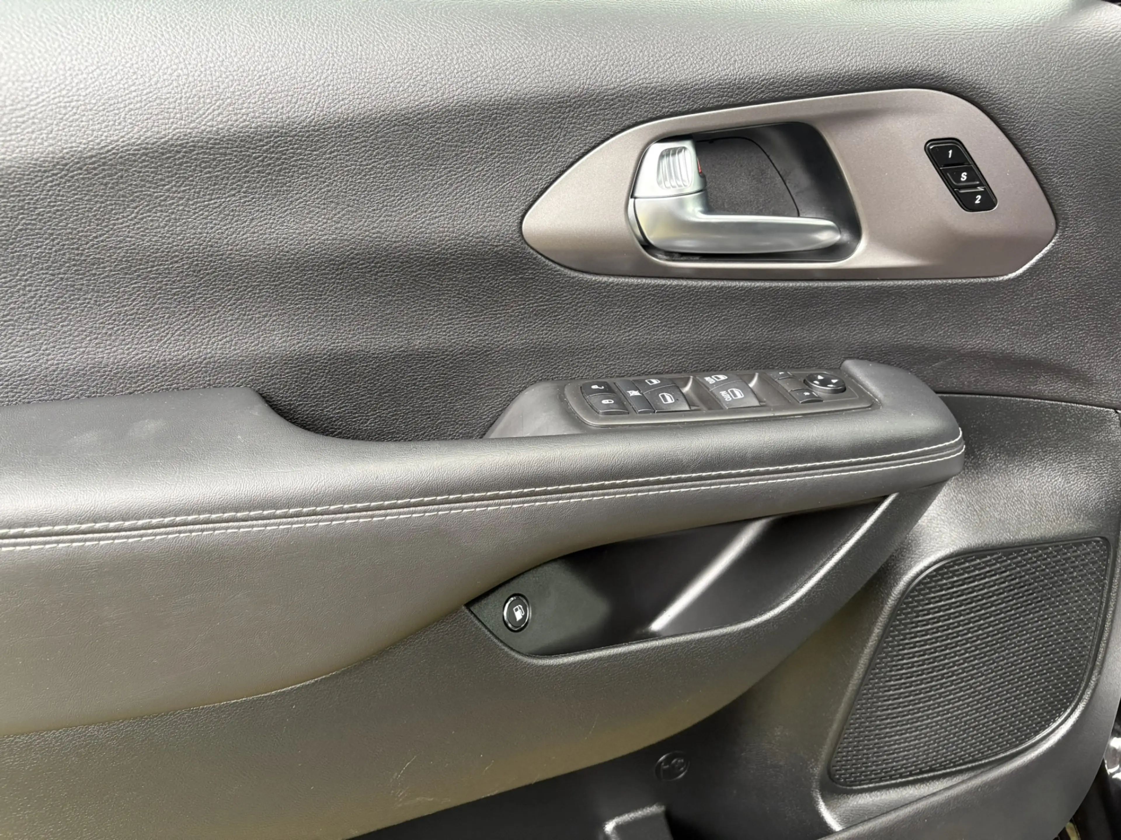 Chrysler Grand Voyager 3.6 V6 Hybrid ACC/360/Carplay — photo 7