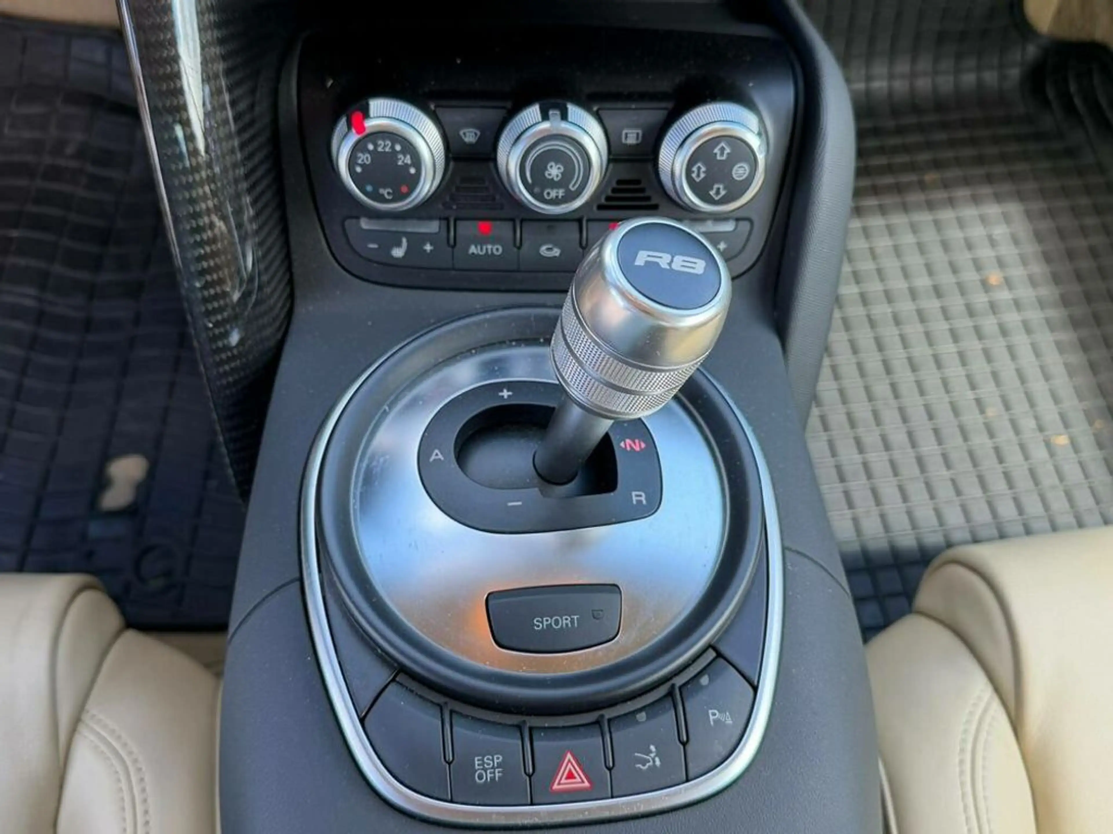 Audi R8 4.2 FSI quattro — photo 14