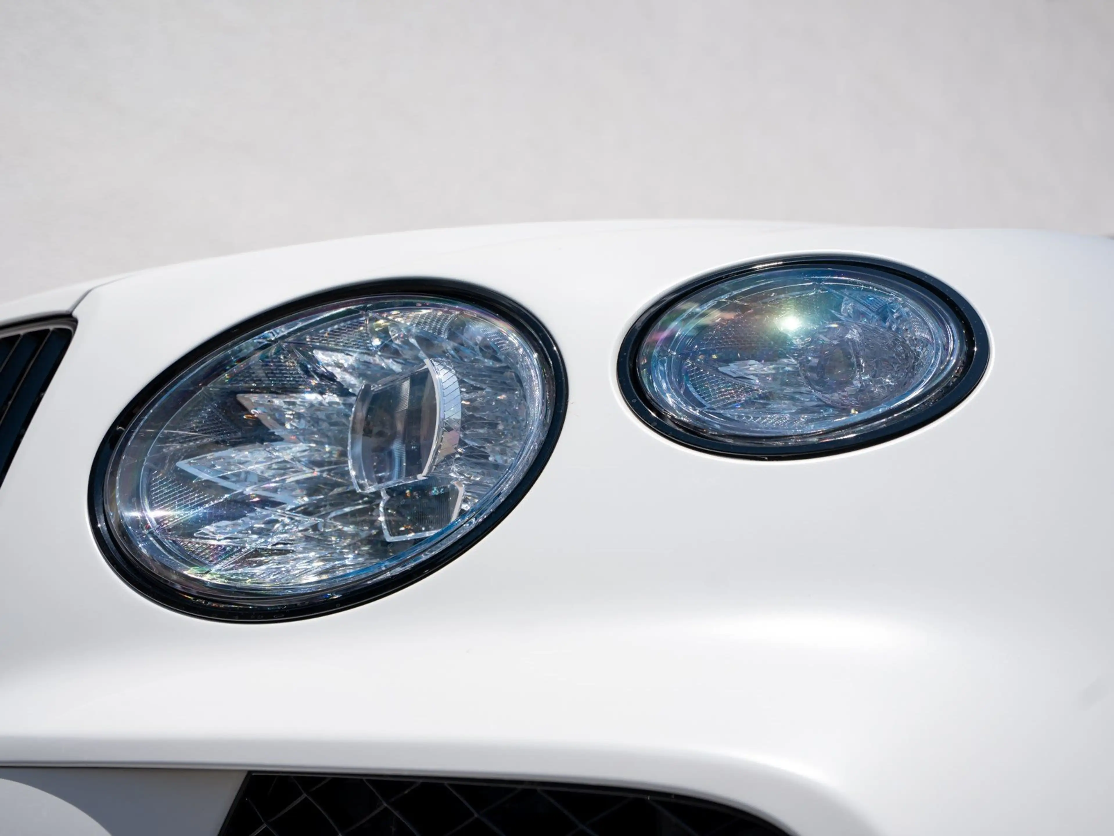 Bentley Bentayga EWB Azure First Edition — photo 10