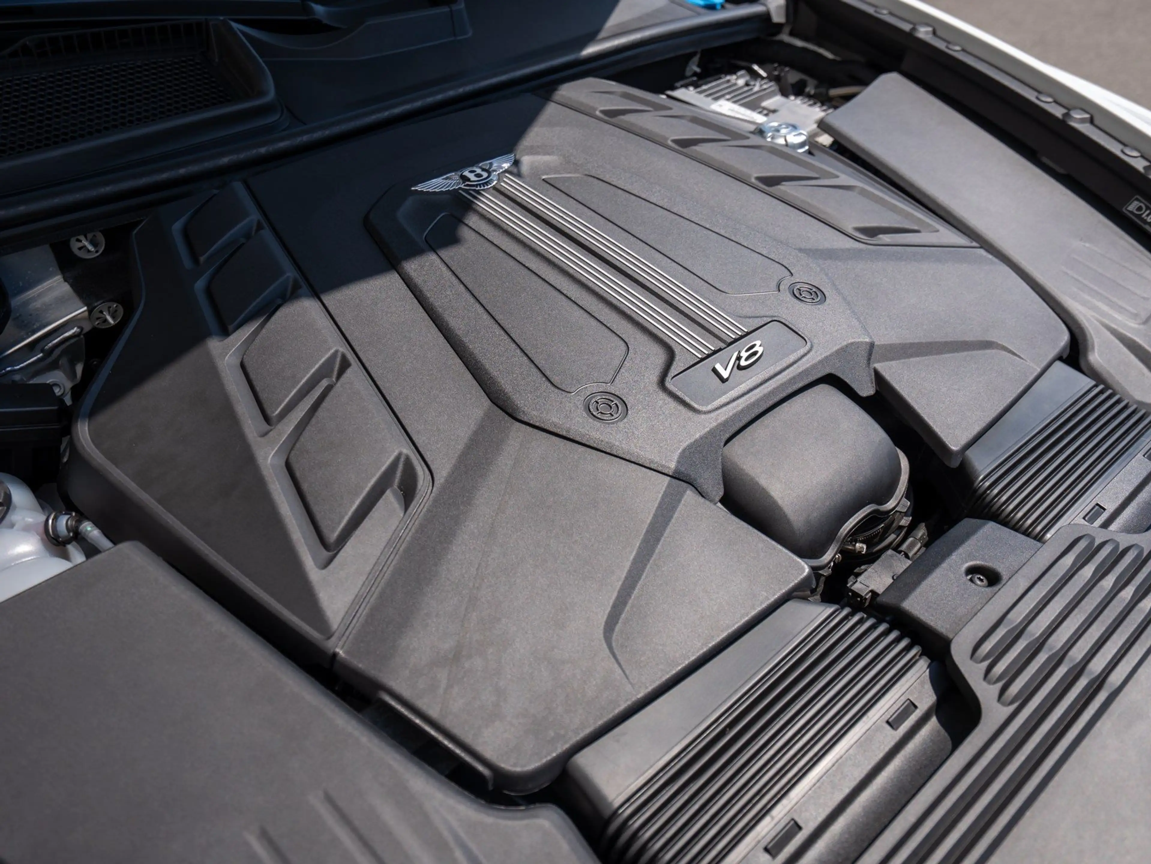 Bentley Bentayga EWB Azure First Edition — photo 14