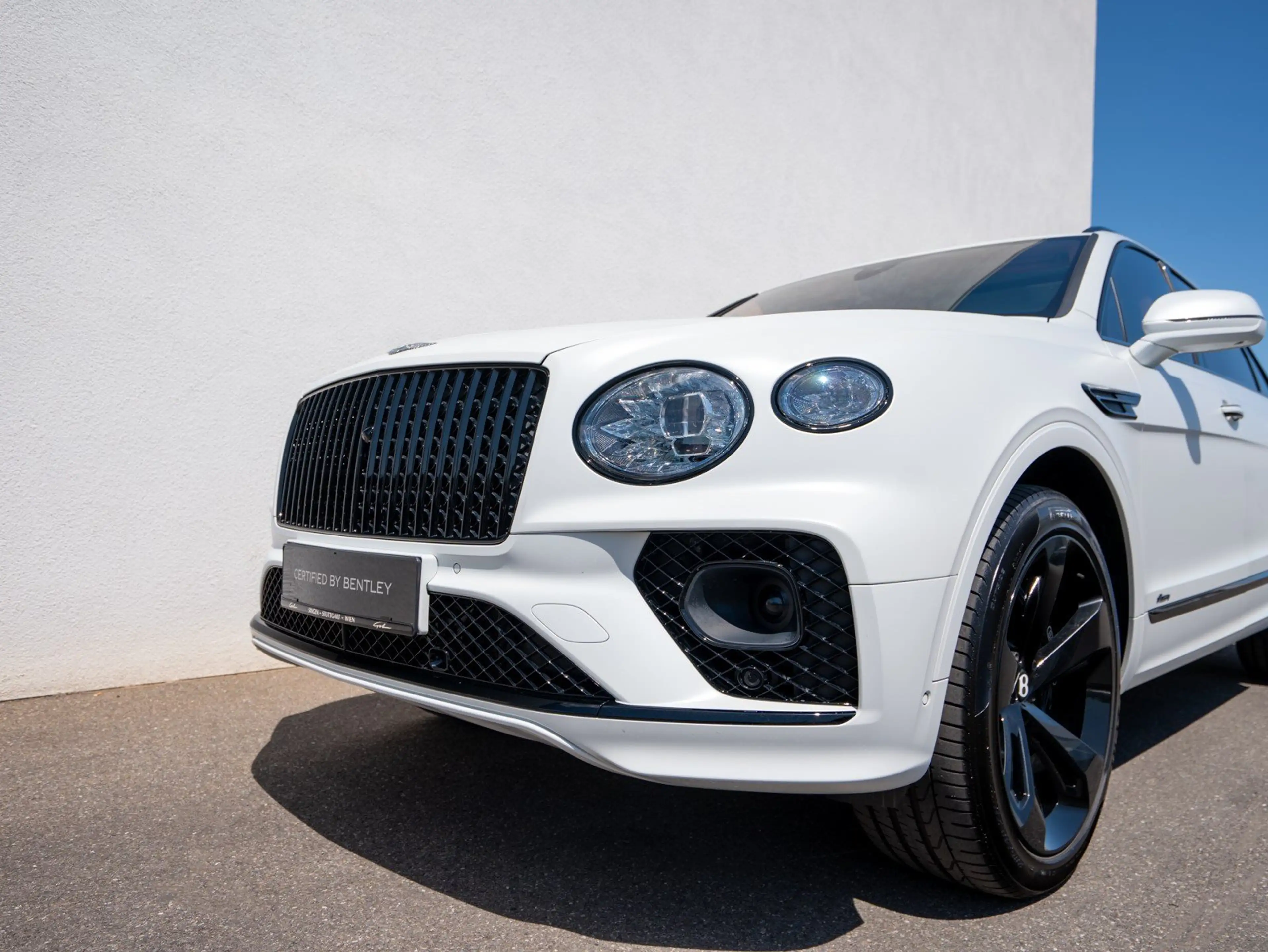 Bentley Bentayga EWB Azure First Edition — photo 12