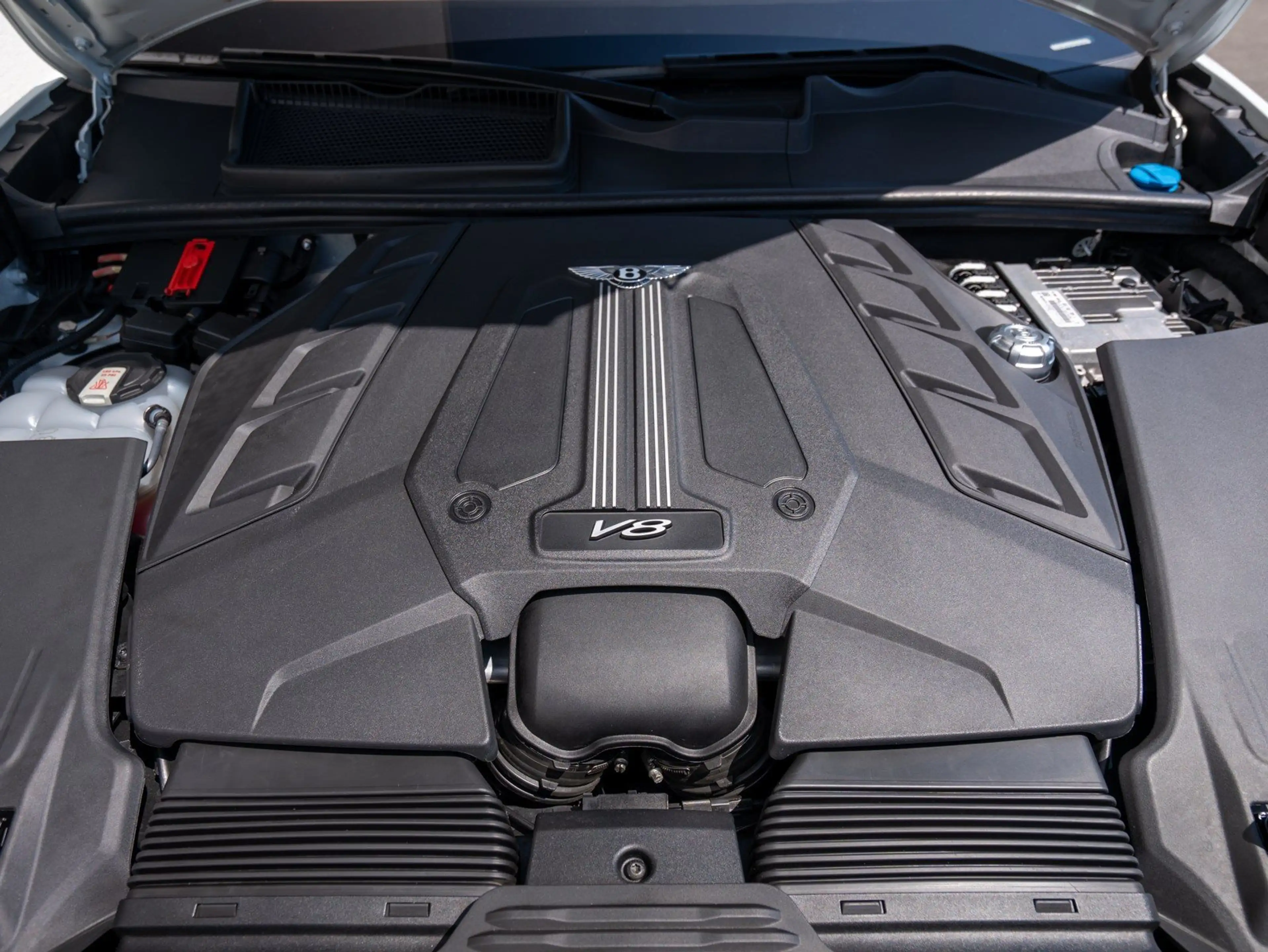 Bentley Bentayga EWB Azure First Edition — photo 13