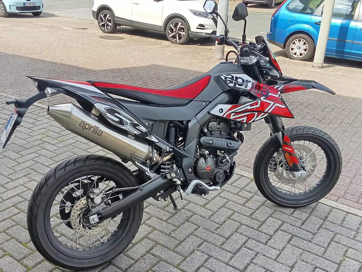 Aprilia SX 125 crna - 1
