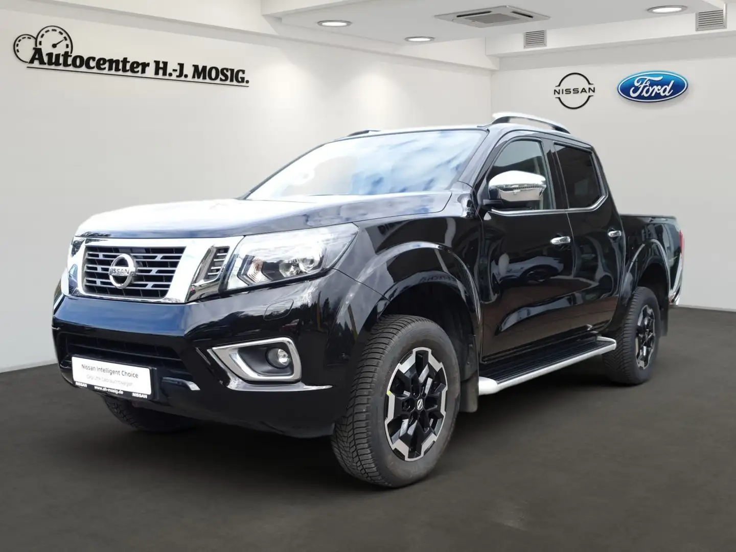 Nissan Navara NP300 190PS Tekna Double Cab 4x4 Noir - 2