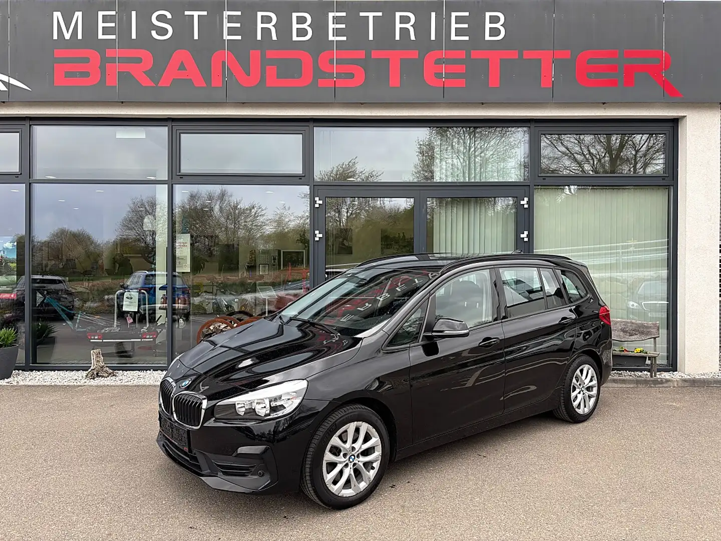 BMW 218 d Gran Tourer Advantage Schwarz - 1