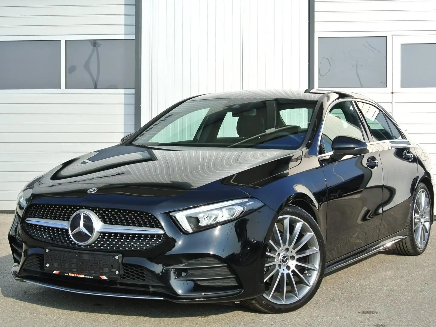 Mercedes-Benz A 180 Limousine Aut. ** AMG-Line **LEDER* LED * virt. CP Schwarz - 1