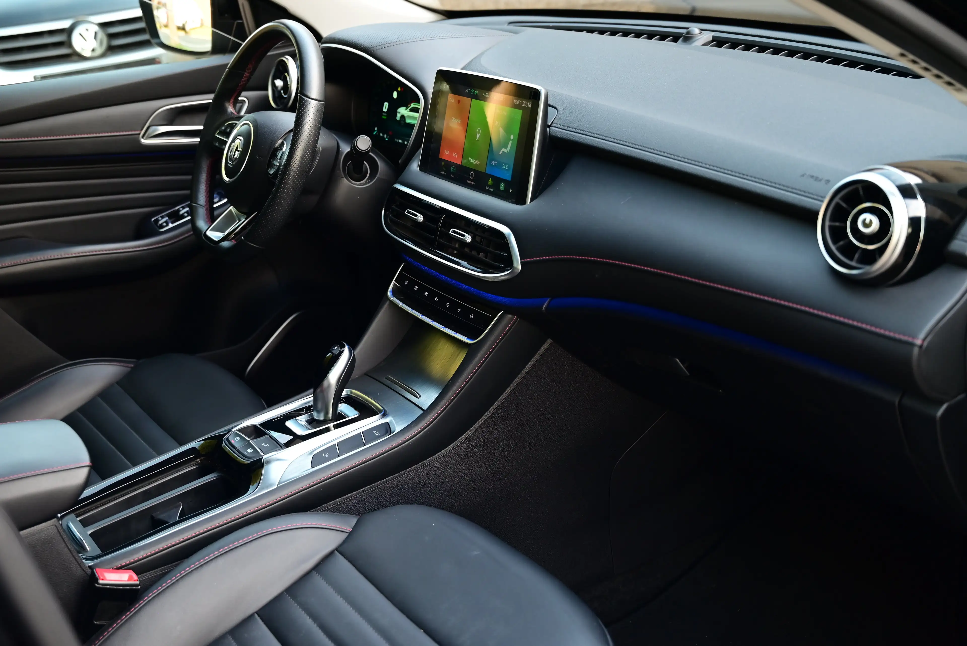 MG EHS LUXURY AUT / SUNROOF / LED / 360 CAMERA / NAVI — photo 14