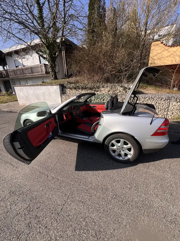Mercedes-Benz SLK 230