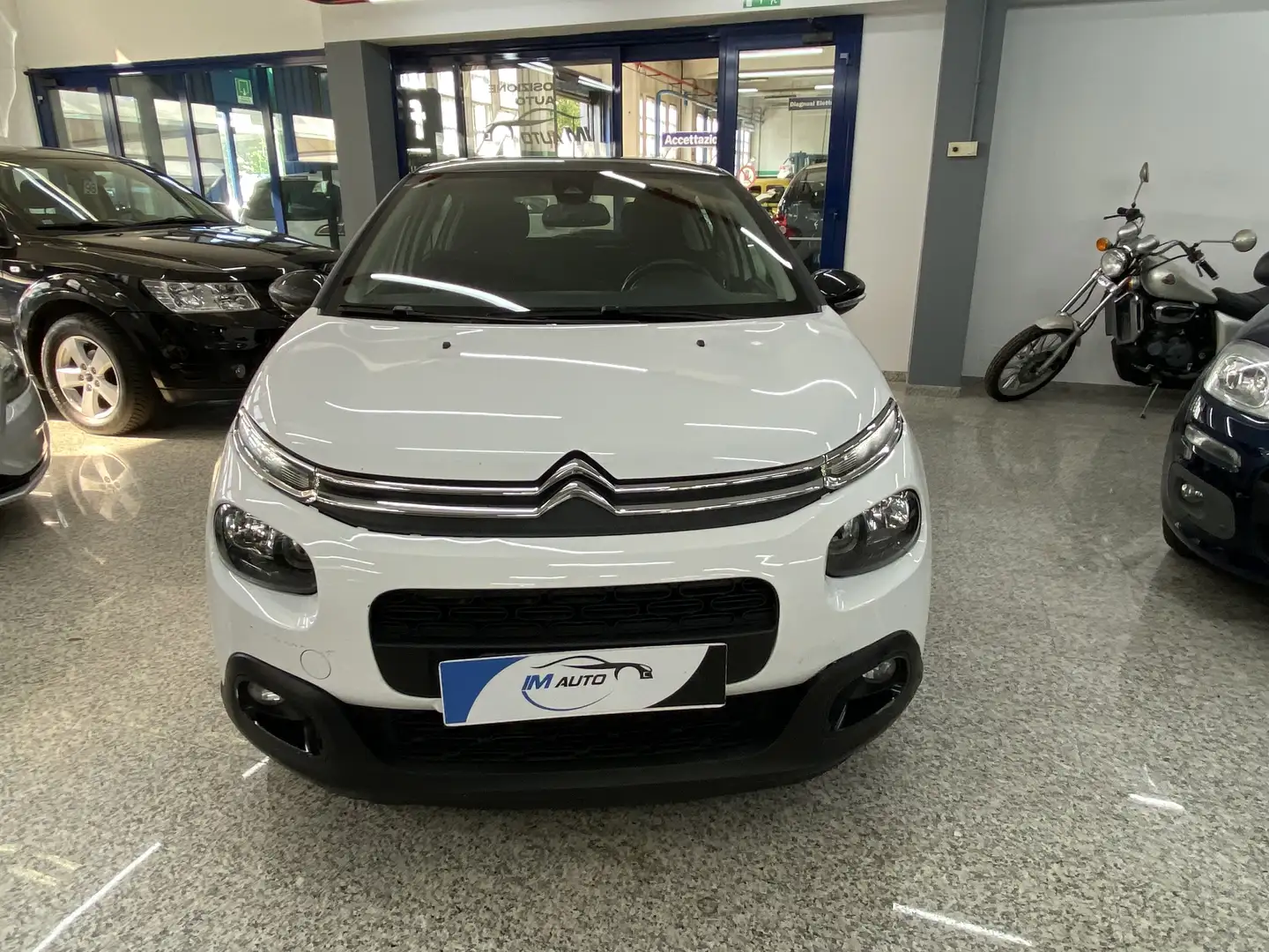 Citroen C3 1.2 puretech Feel Gpl 82cv neopatentati Blanco - 1
