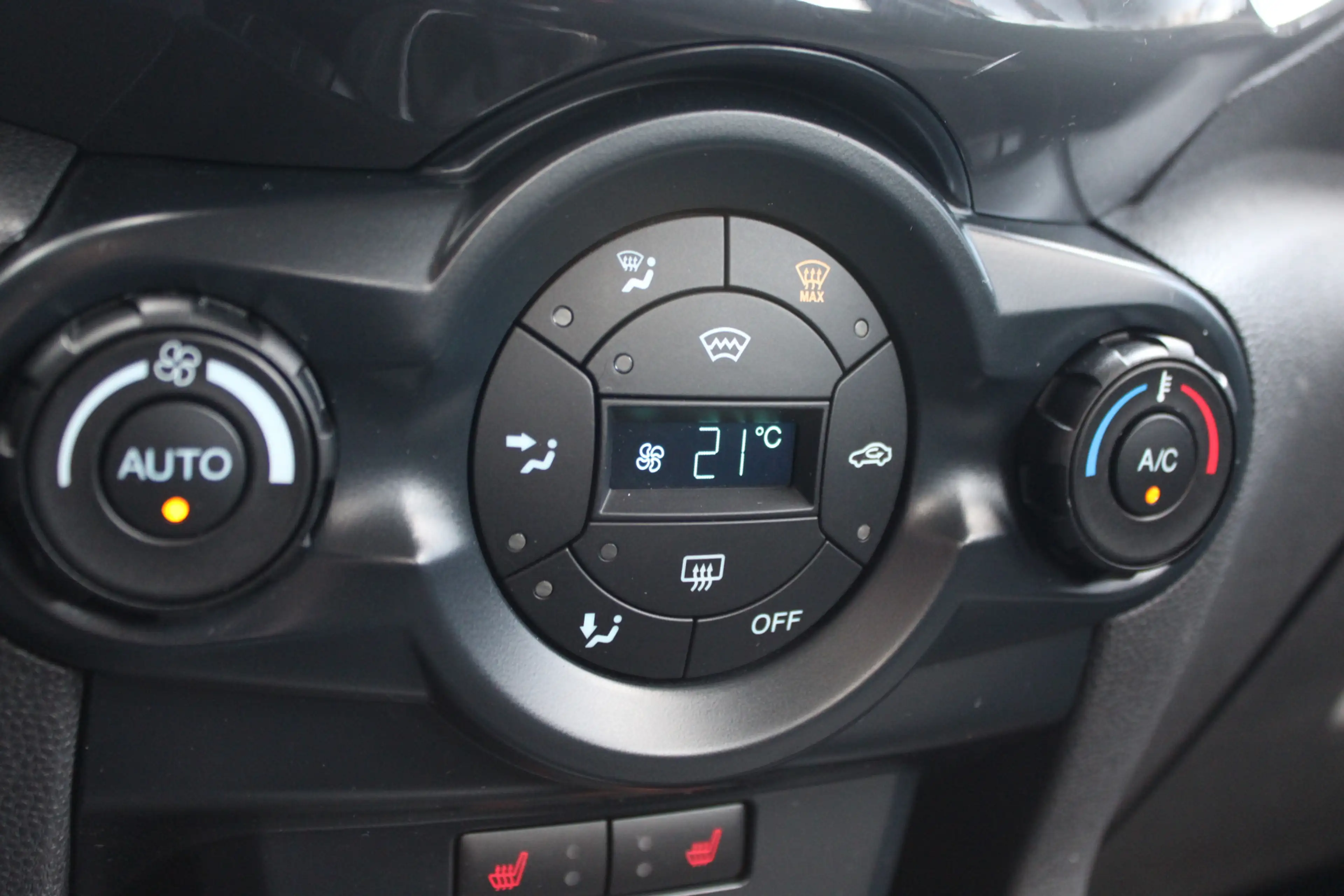 Ford EcoSport 1.0 EcoBoost Titanium Trekhaak Stoelverwarming Dea — photo 9