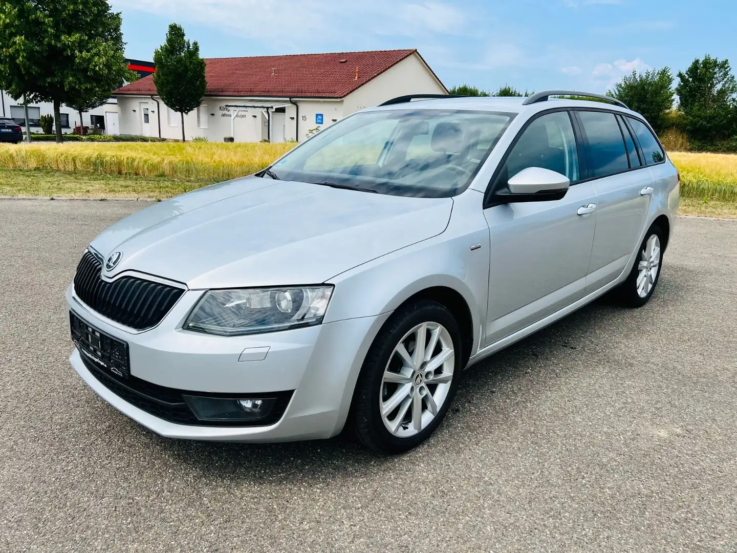 Skoda Octavia Combi Joy 2,0TDI*AUTOMATIK*NAVI*BI-XENON Silber - 1