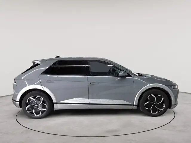 Hyundai Ioniq view 3