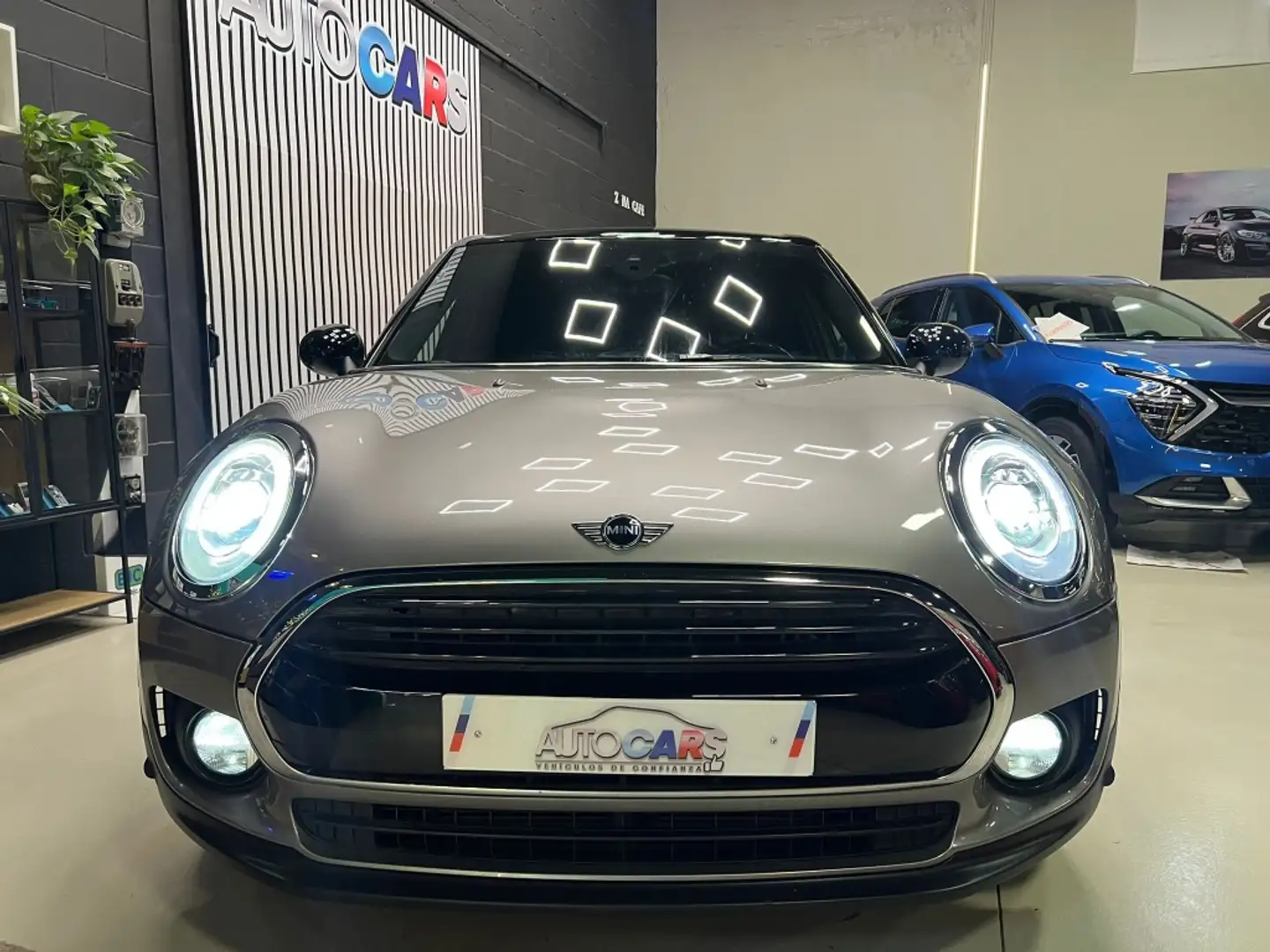 MINI MINI Mini Clubman Pequeño  Manual de 6 Puertas Beige - 2