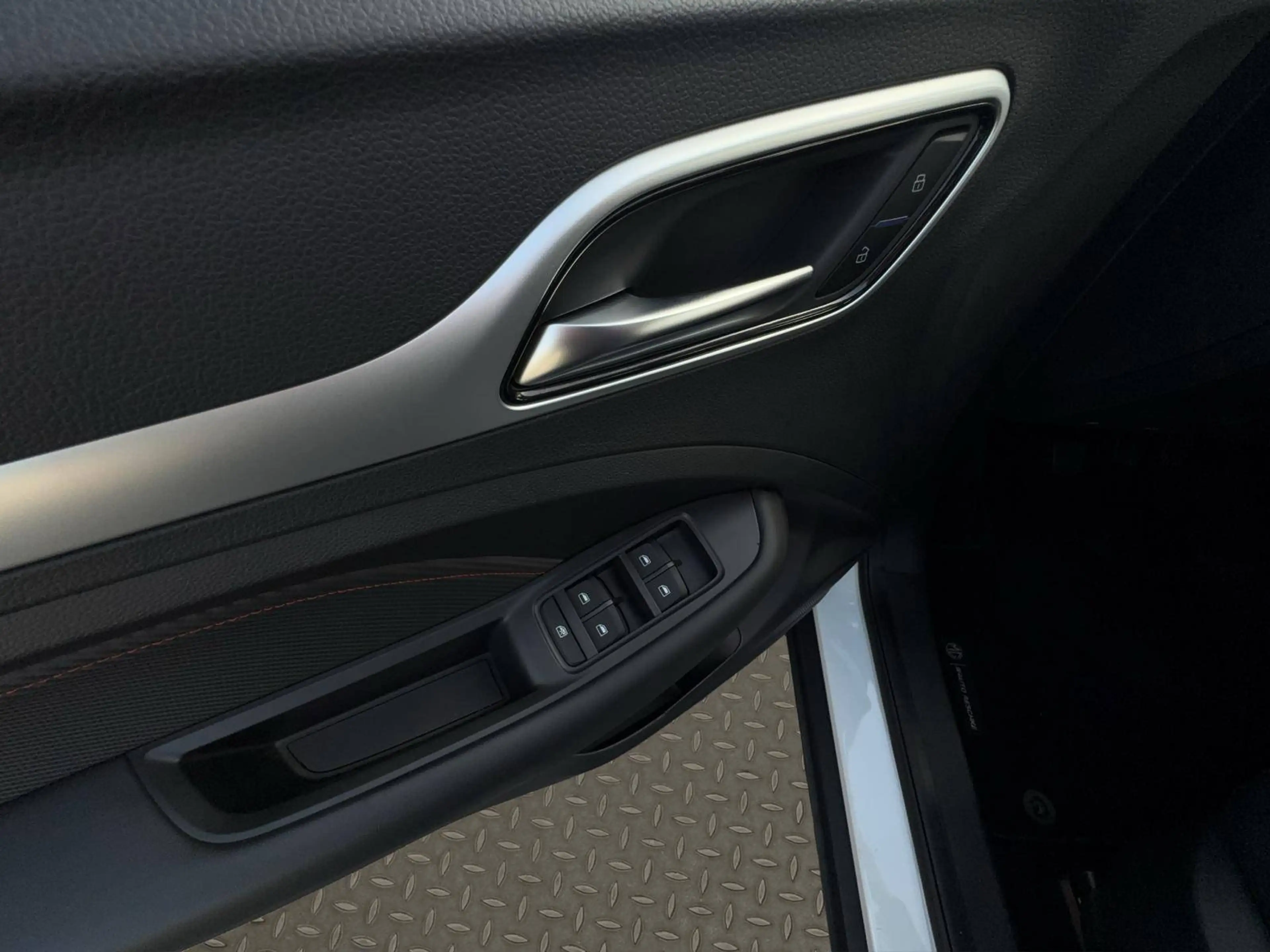 MG ZS ICW 1.5 VTI Comfort! Allwetterreifen! Sofort Verfügbar! — photo 9