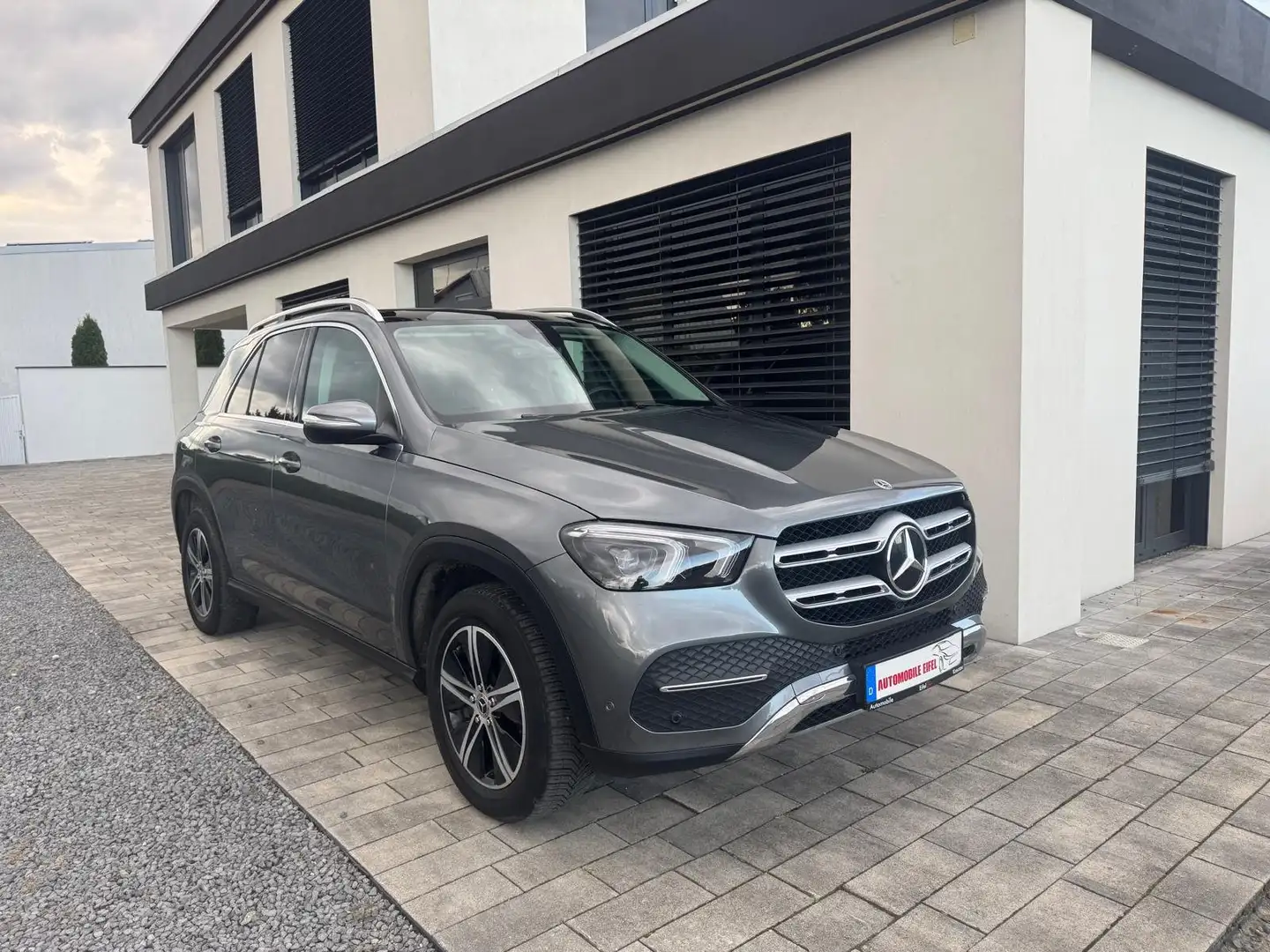 Mercedes-Benz GLE 300 GLE 300 d 4Matic GARANTIE *PANORAMA*KAMERA*SHZ*AHK Grau - 1