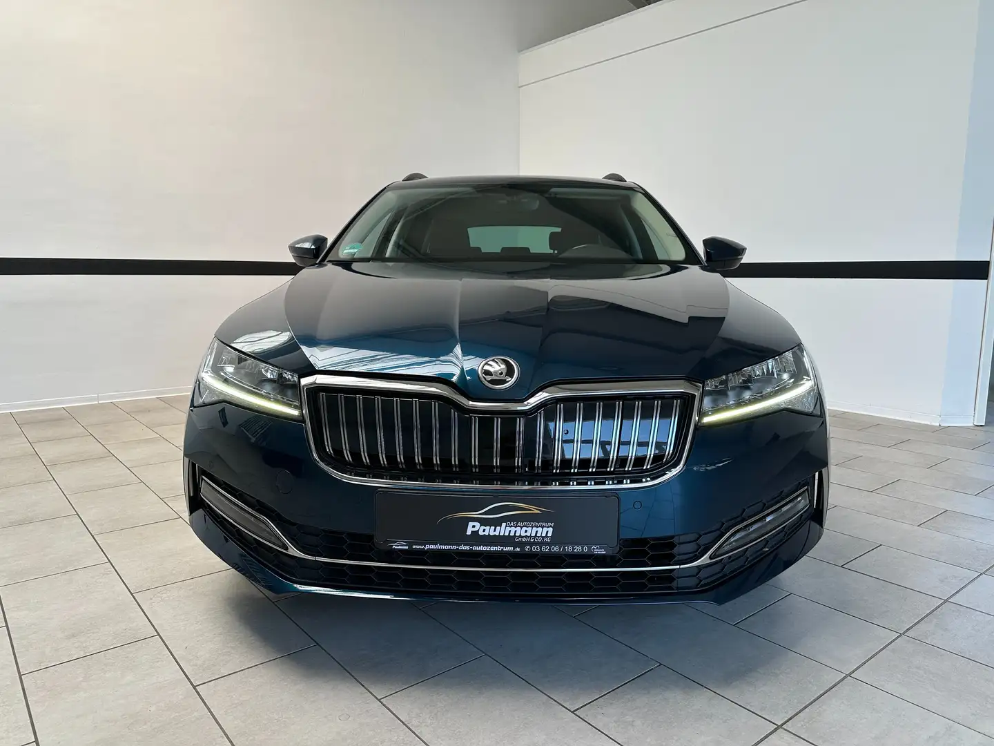 Skoda Superb Combi 1.4 TSI iV DSG Ambition Navi*LED*Standheiz Синій - 2