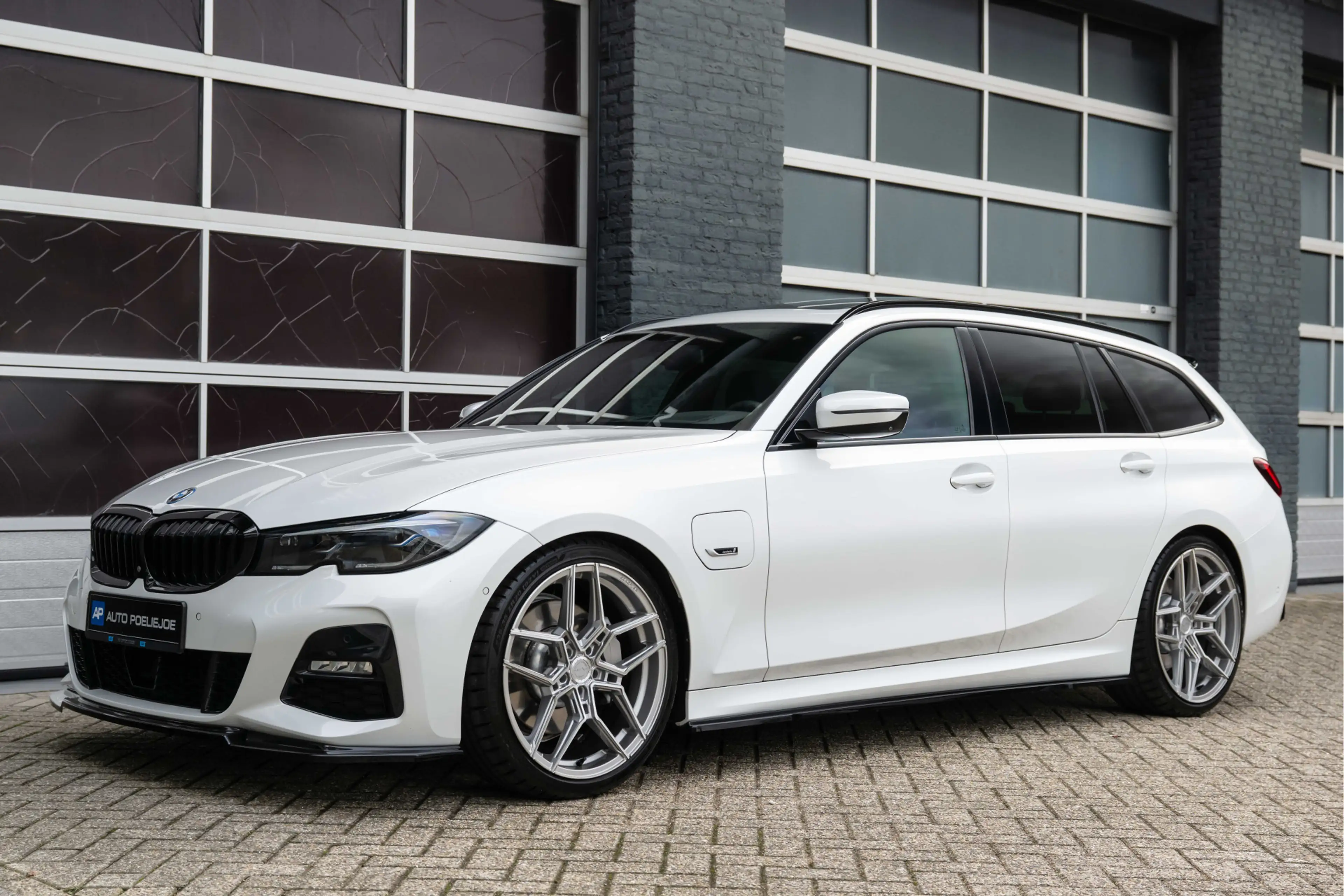 BMW 330 3-serie Touring 330e High Executive M Sport, Pano, — photo 4
