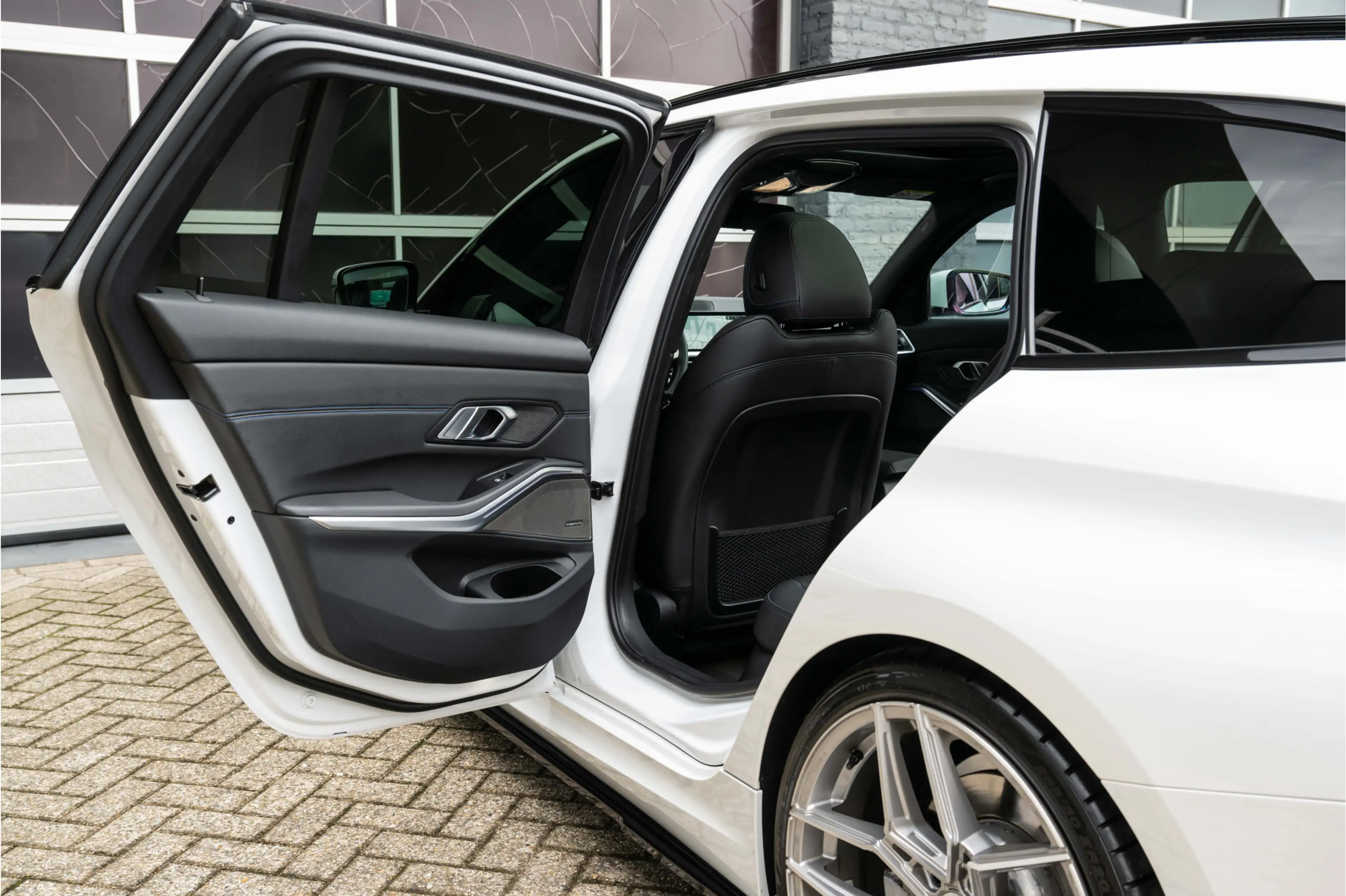 BMW 330 3-serie Touring 330e High Executive M Sport, Pano, — photo 31