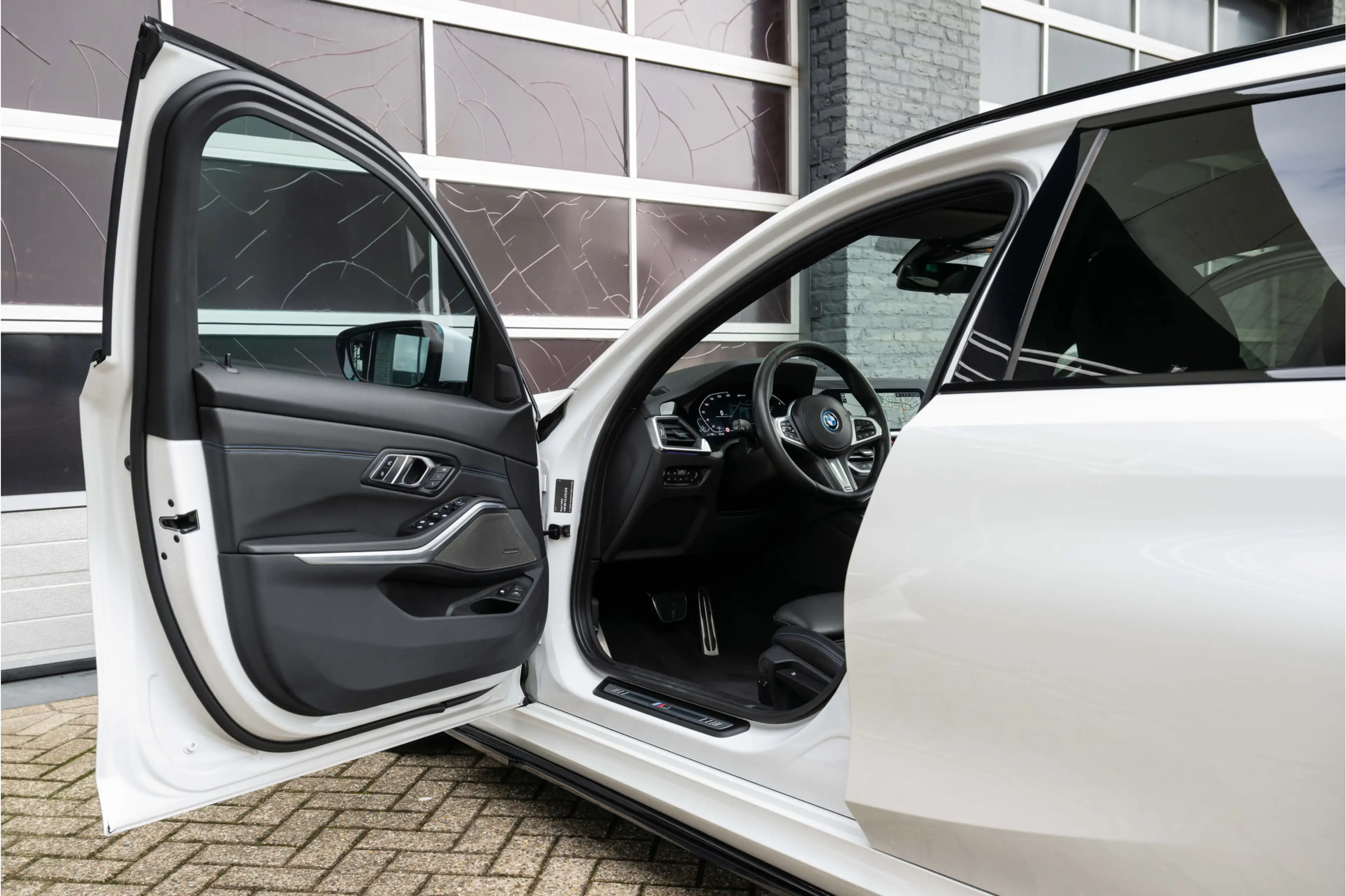 BMW 330 3-serie Touring 330e High Executive M Sport, Pano, — photo 18