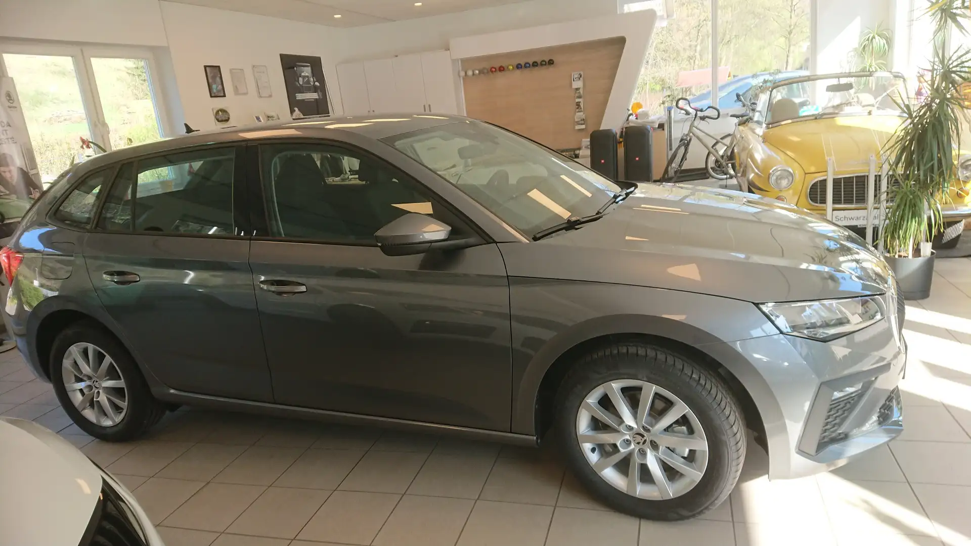 Skoda Scala Essence 1,0 TSI DSG, ALU, SH, Klima, incl. WR Grau - 2