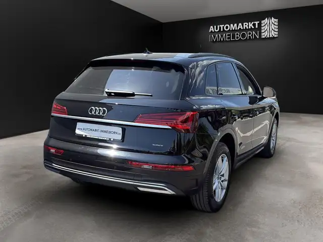 Audi Q5 view 11