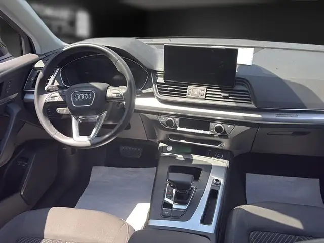 Audi Q5 view 14