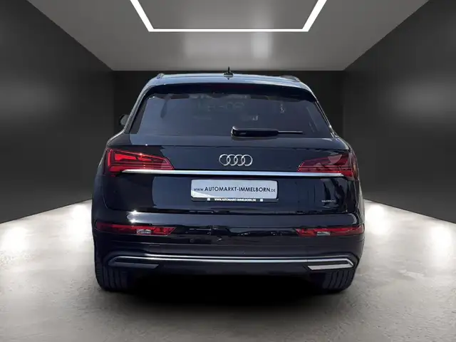Audi Q5 view 9