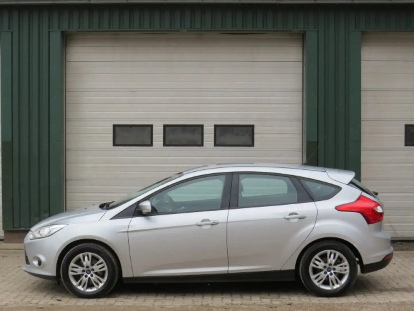 Ford Focus 1.6 TI-VCT AMBIENTE Grijs - 1