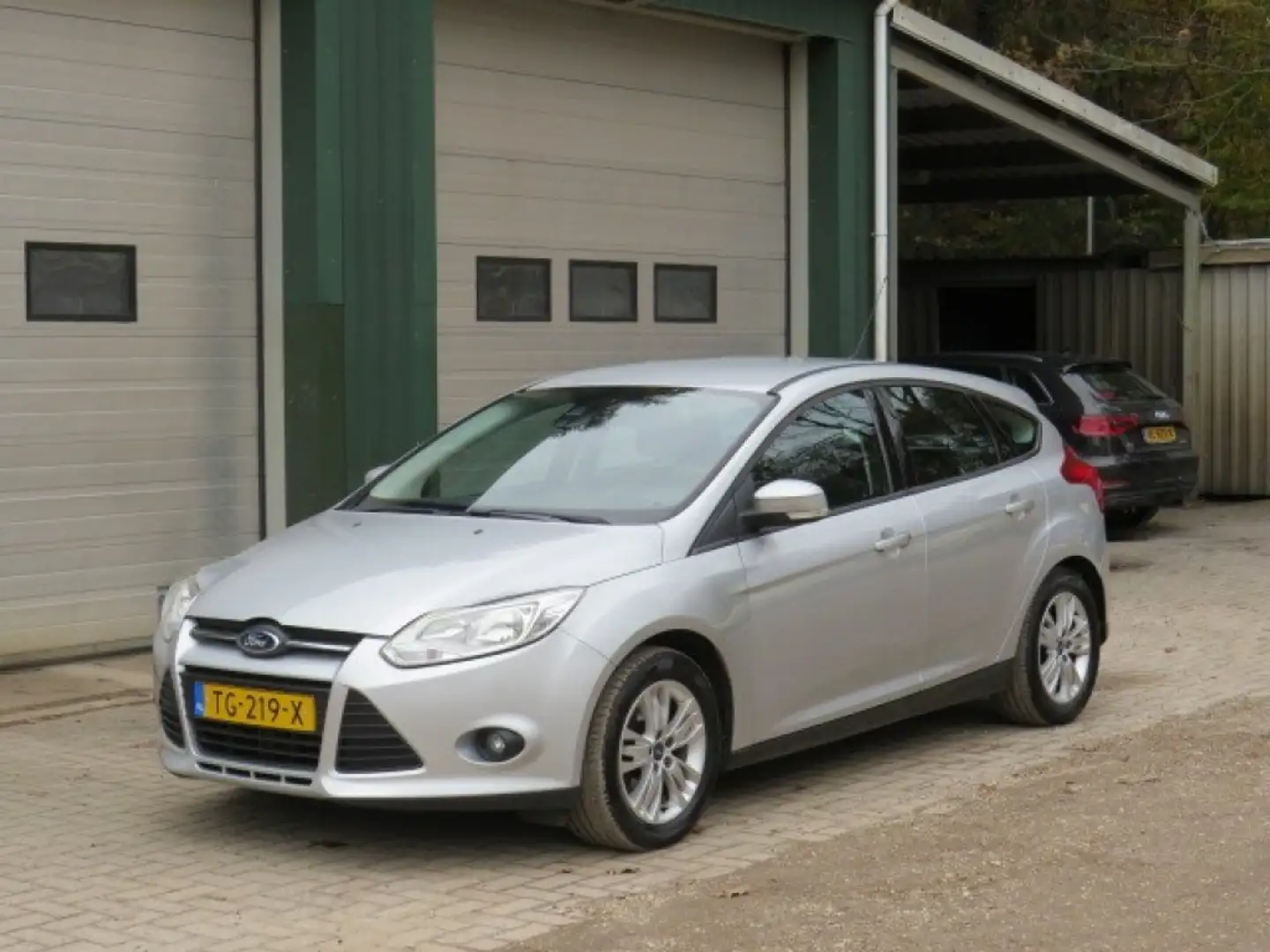 Ford Focus 1.6 TI-VCT AMBIENTE Grijs - 2