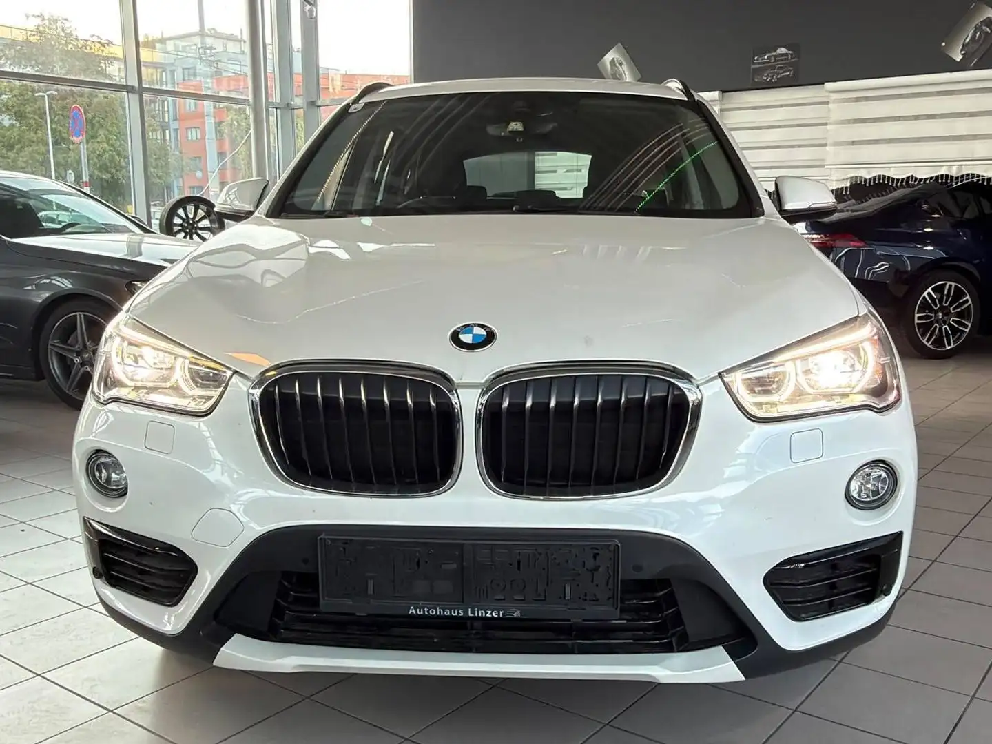 BMW X1 xDrive 20 d Sport Line Weiß - 1