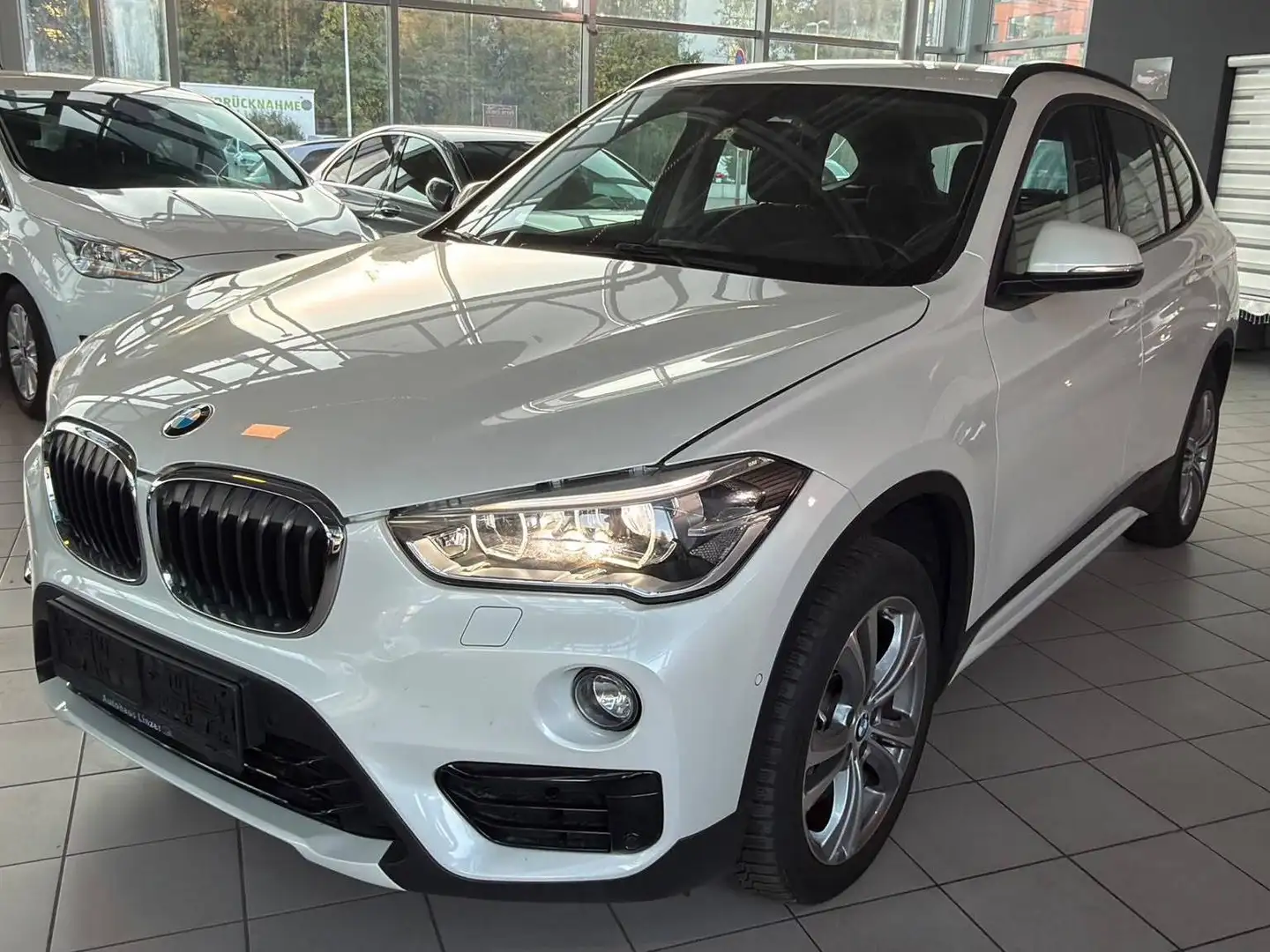 BMW X1 xDrive 20 d Sport Line Weiß - 2