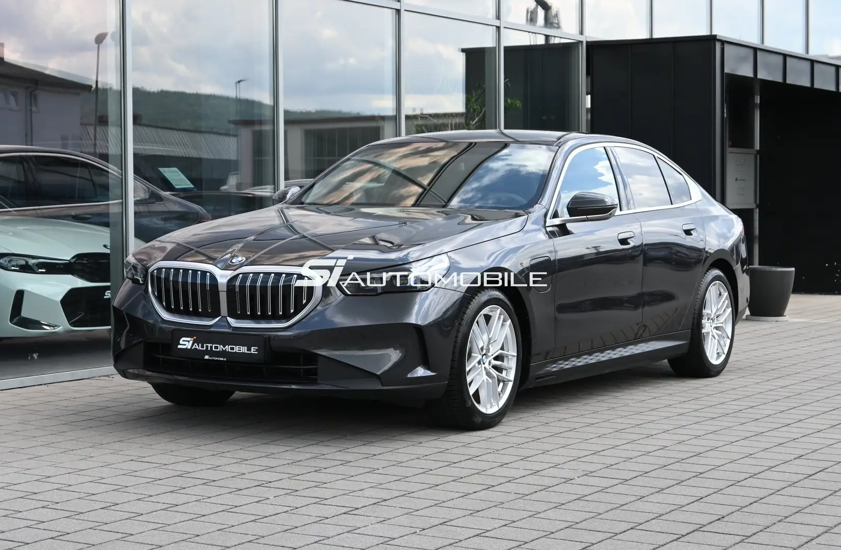 BMW 530 e UVP 84.740€*ACC*AHK*SITZBELÜFT*360° Gris - 1