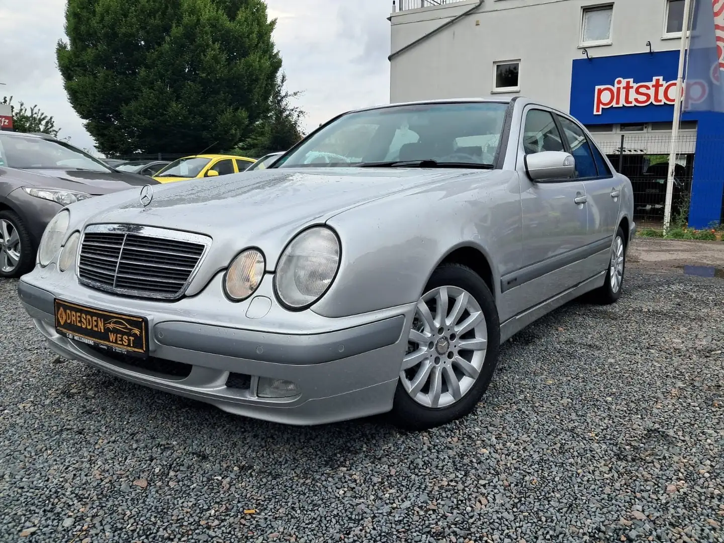 Mercedes-Benz E 240 CLASSIC Argent - 1