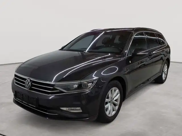 Volkswagen Passat view 2
