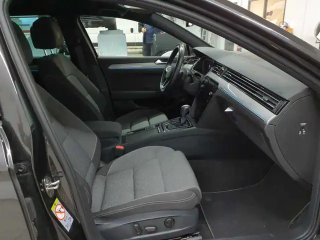 Volkswagen Passat view 8