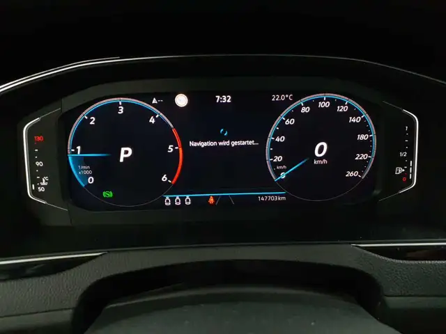 Volkswagen Passat view 11