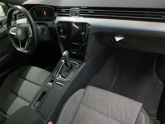Volkswagen Passat view 9